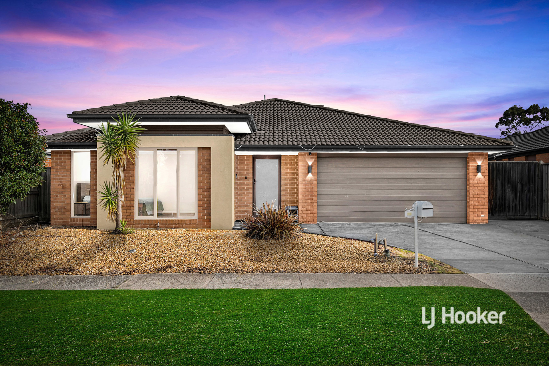 27 DAN MORGAN DRIVE, Cranbourne East VIC 3977 - Image 1