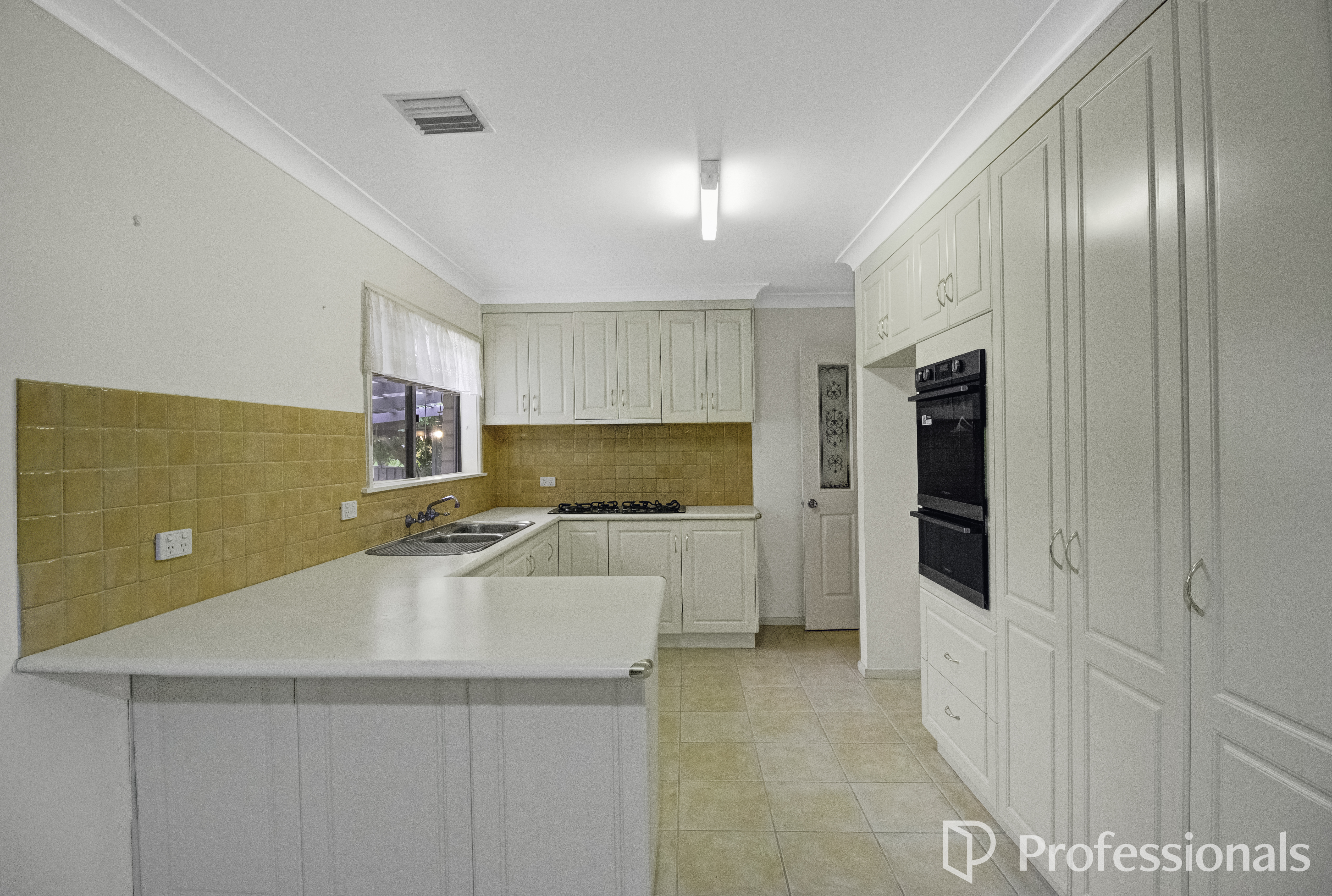 42 White Avenue, Kooringal, NSW 2650 - Image 1