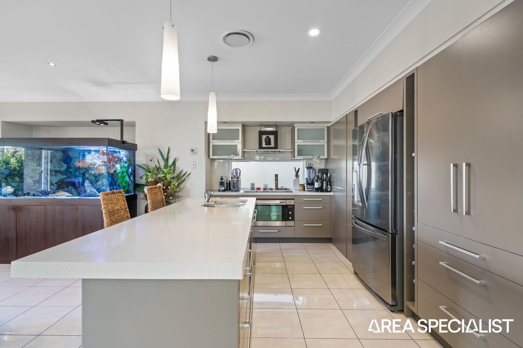 19 Coomera Court, Helensvale, QLD 4212 - Image 5