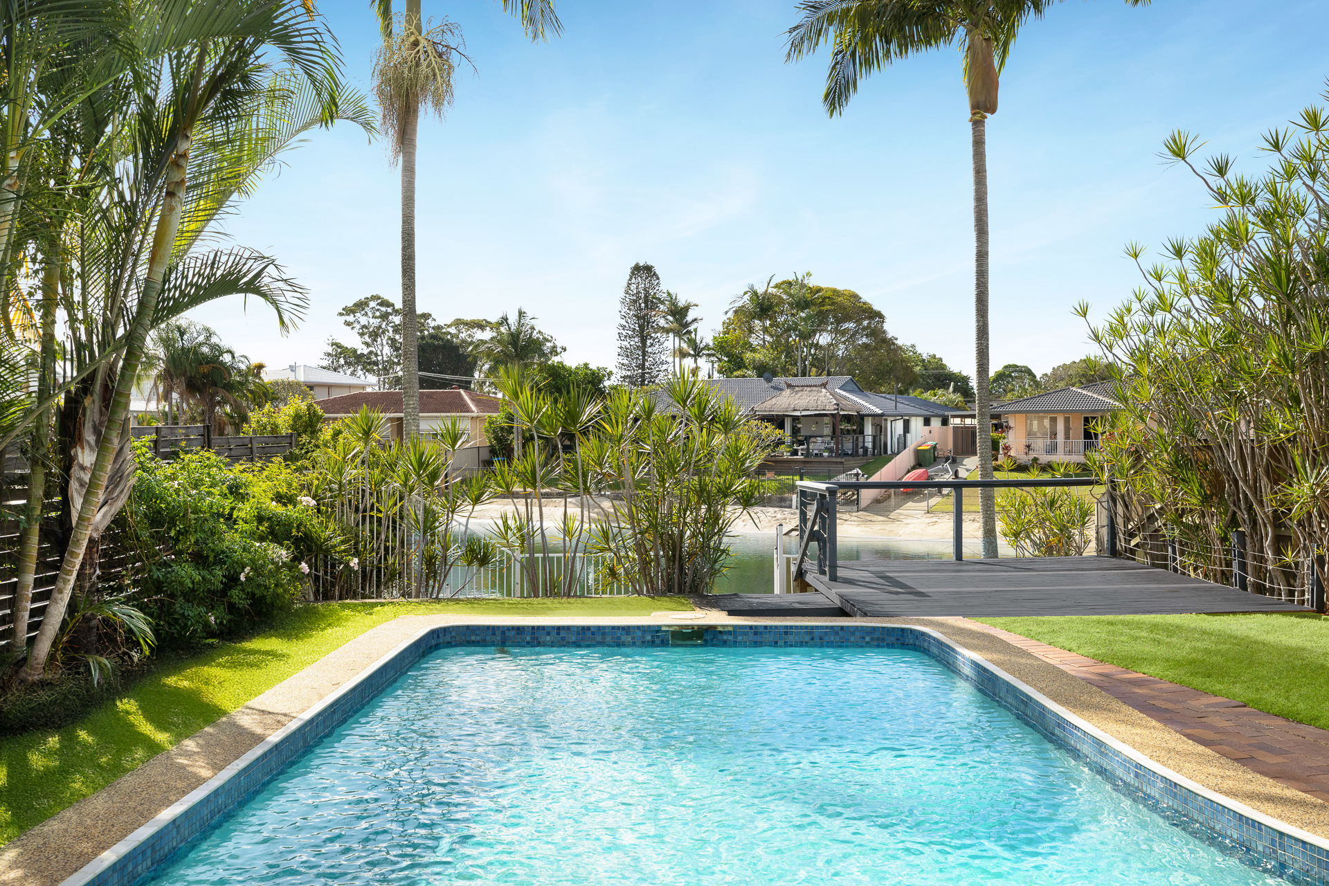 37 Holland Court, Broadbeach Waters, QLD 4218 - Image 2