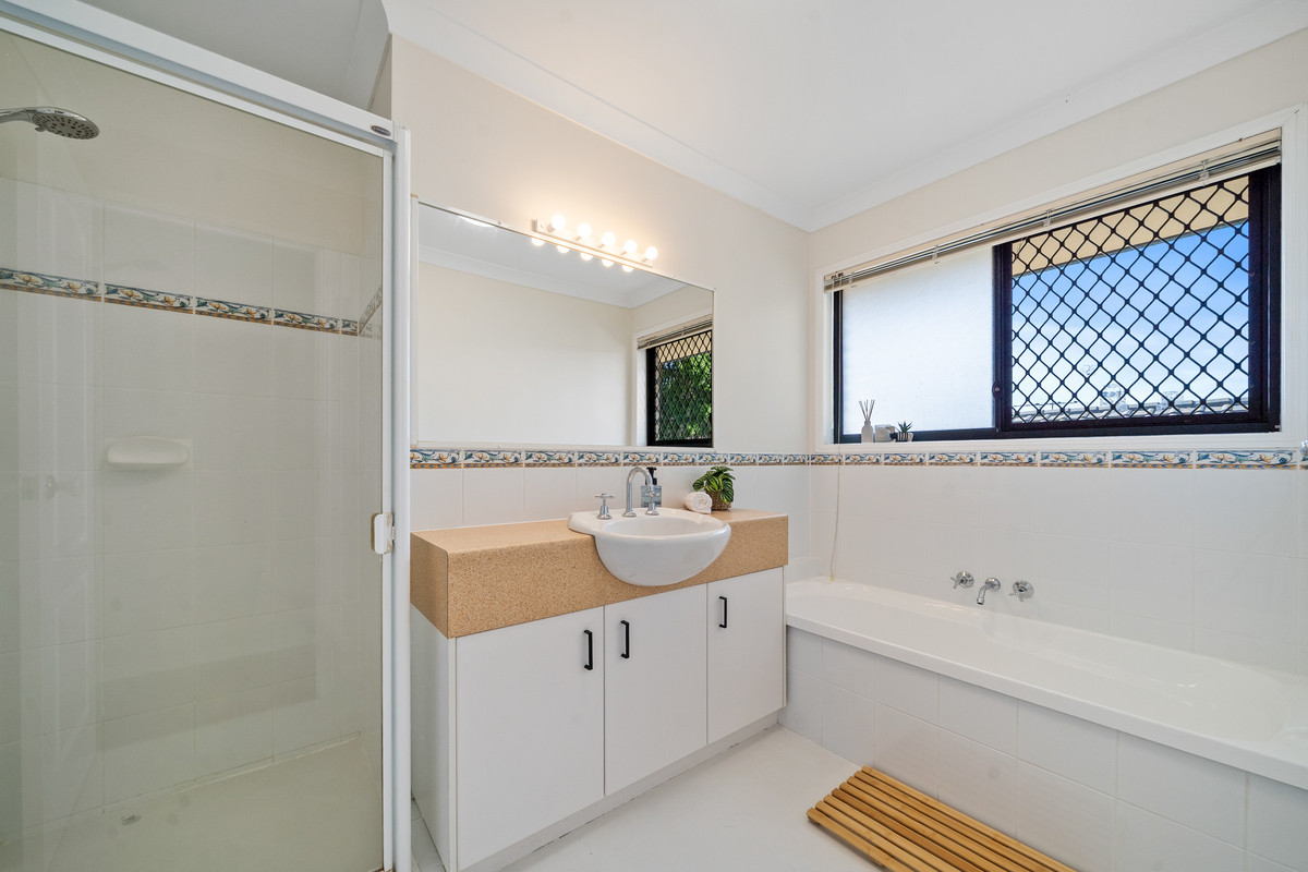 5-bedroom house at 4 POSEIDON STREET, Cleveland QLD 4163, Redland, Queensland