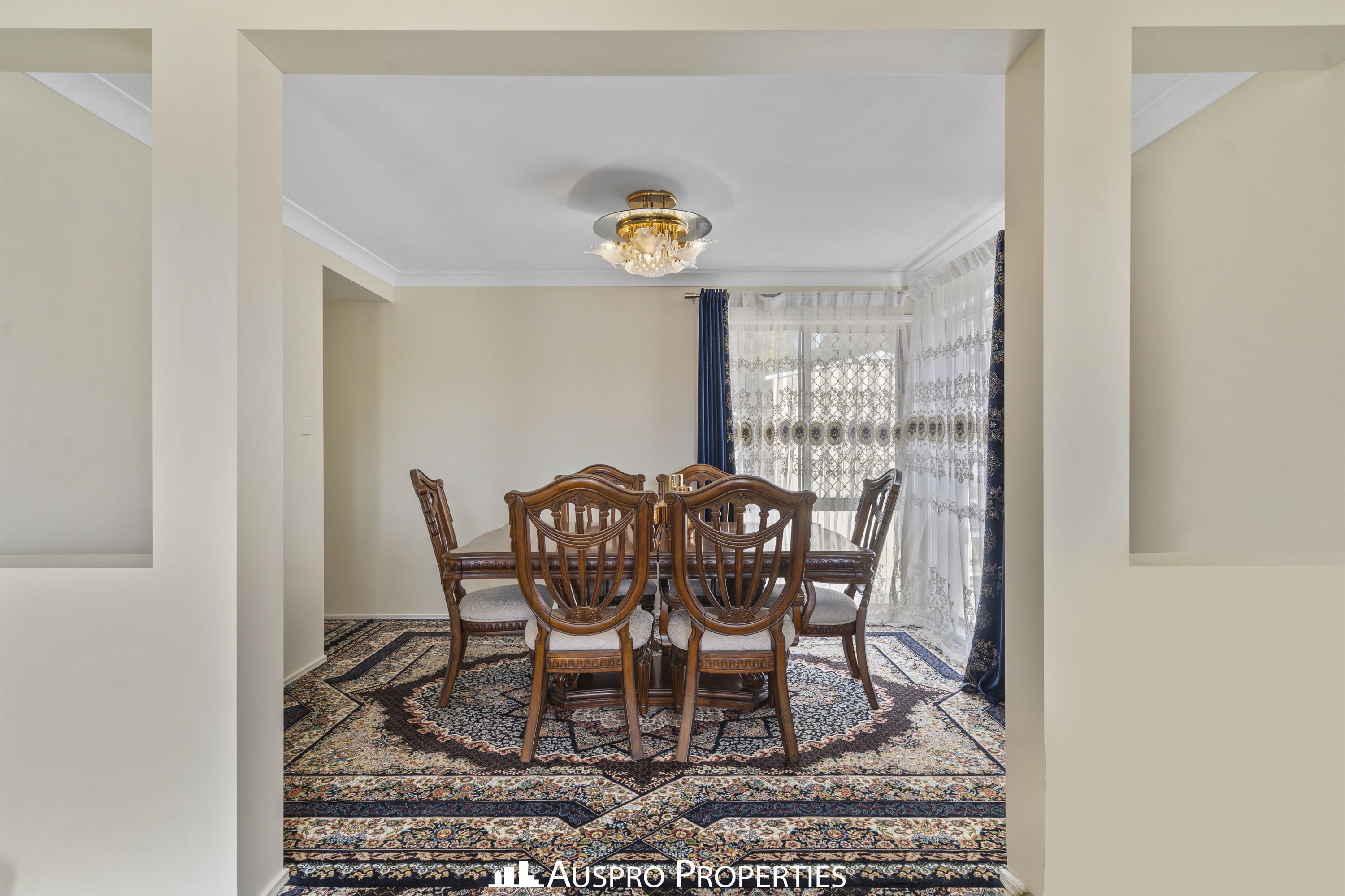 18 VAUCLUSE PLACE, Mansfield QLD 4122 - Image 1