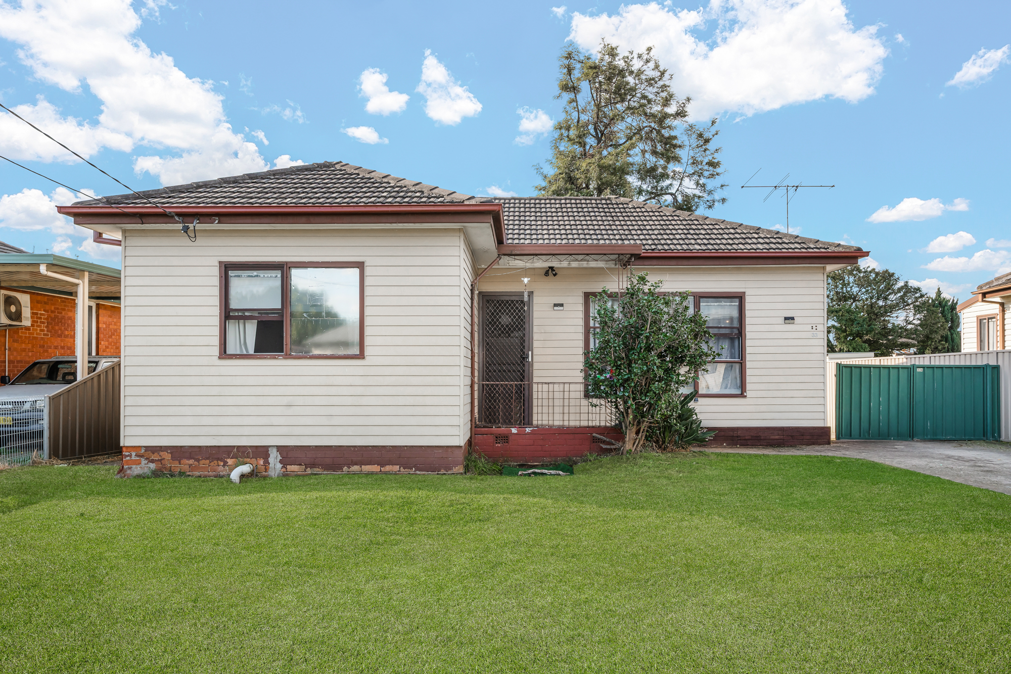 33 Gregory Avenue, Oxley Park, NSW 2760 - Image 1