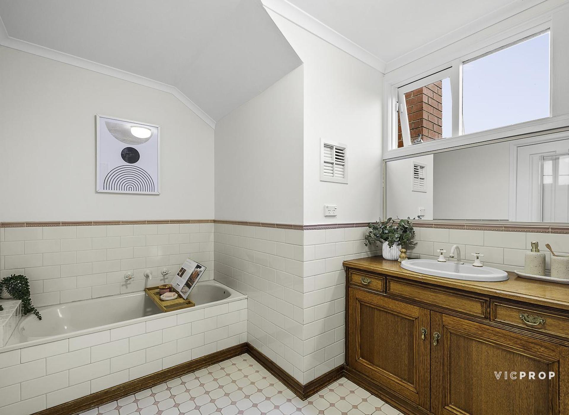105 CASTLETON ROAD, Viewbank VIC 3084 - Image 1
