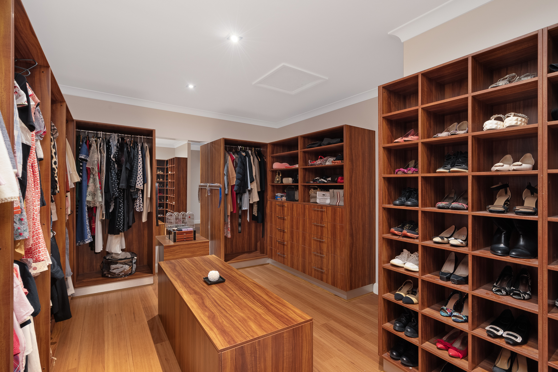 6-bedroom house at 38 PORTRUSH CRESCENT, Luddenham NSW 2745, Liverpool, New South Wales