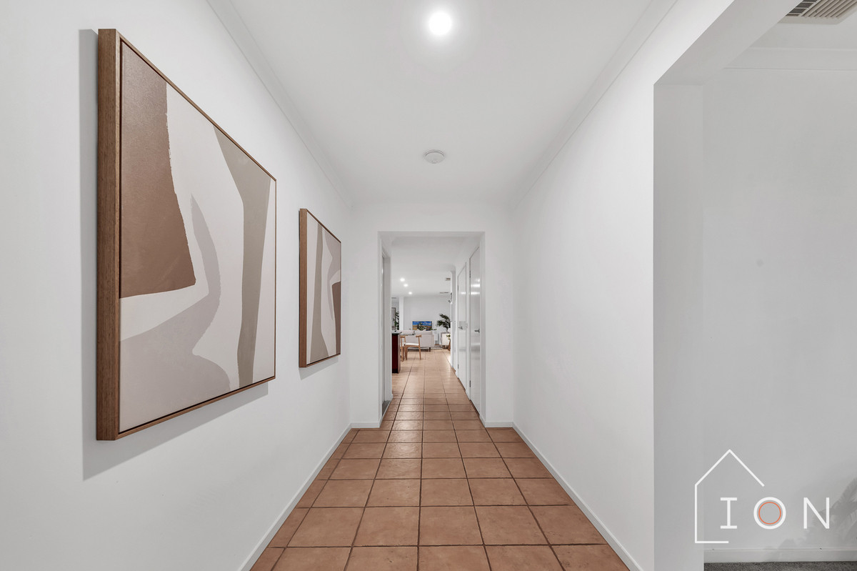 17 BRADFORD DRIVE, Cranbourne East VIC 3977 - Image 3