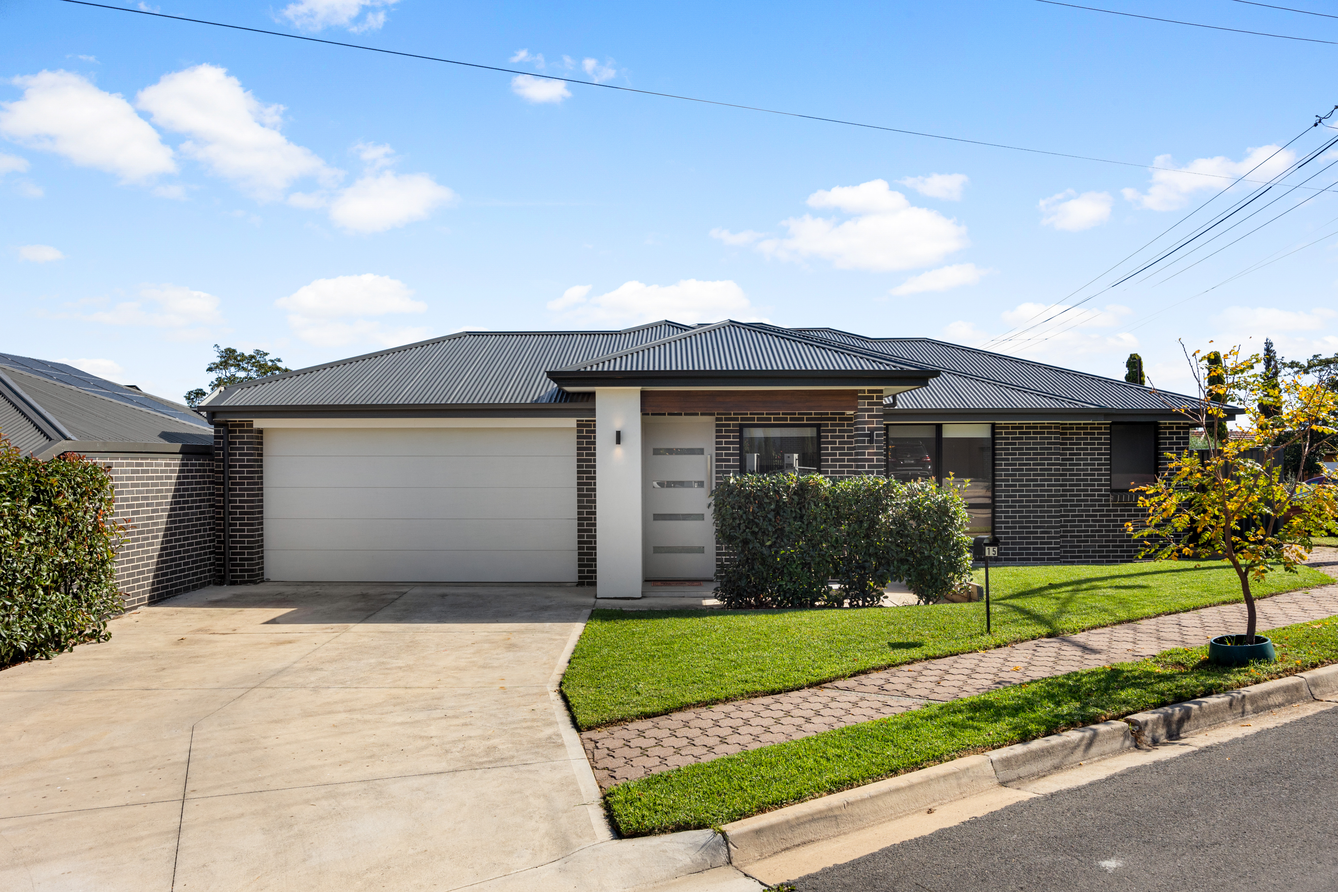 15 AVIS COURT, Valley View SA 5093 - Image 1