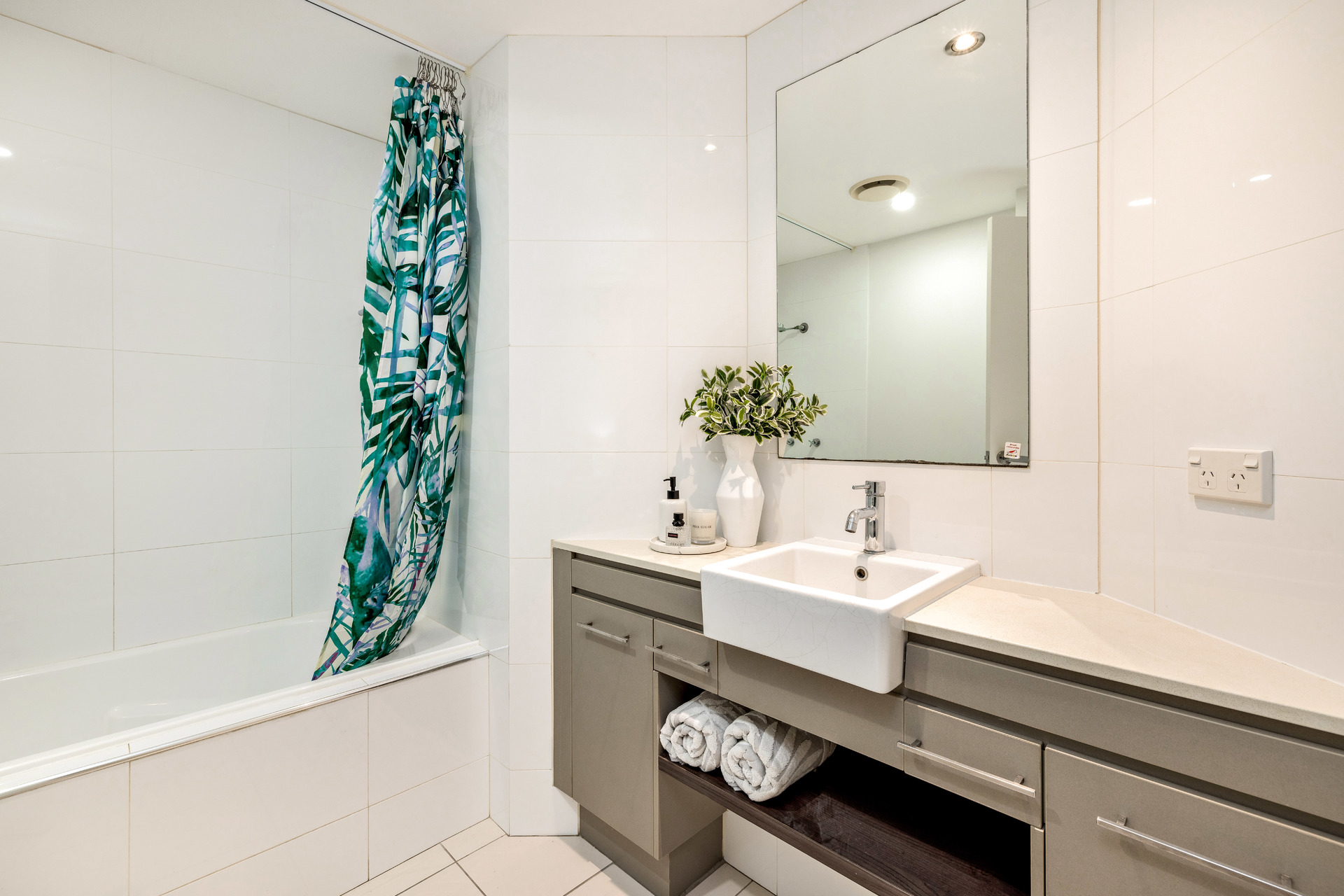 1316/37-41 Mann Street, Westcourt, QLD 4870 - Image 9