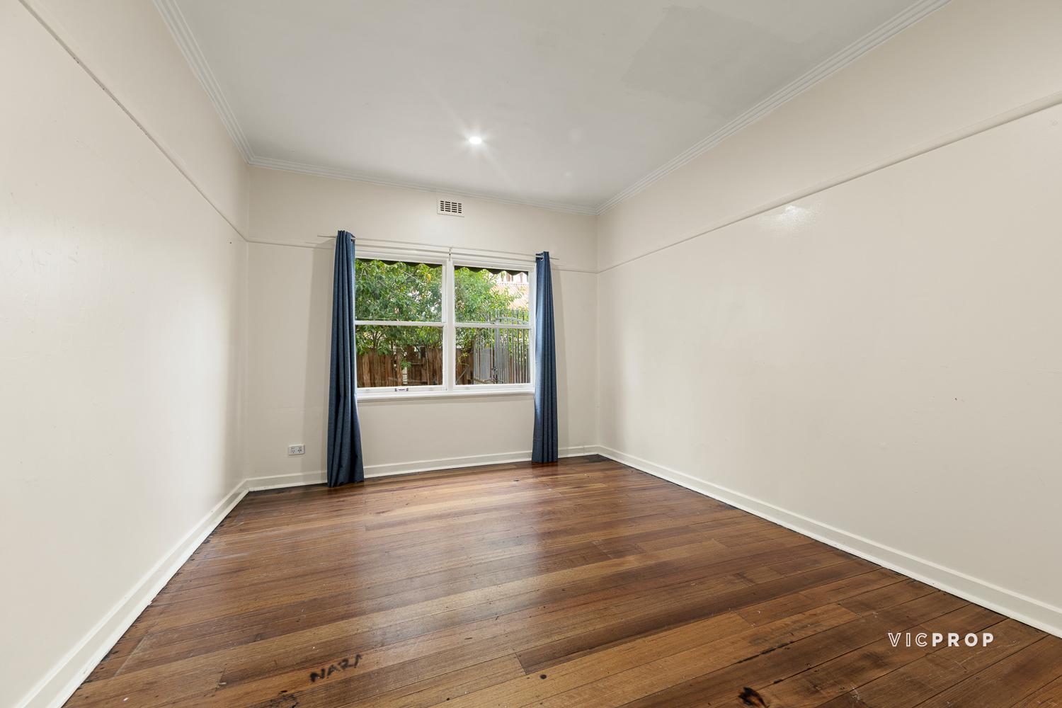 21 ERICA AVENUE, St Albans VIC 3021 - Image 6