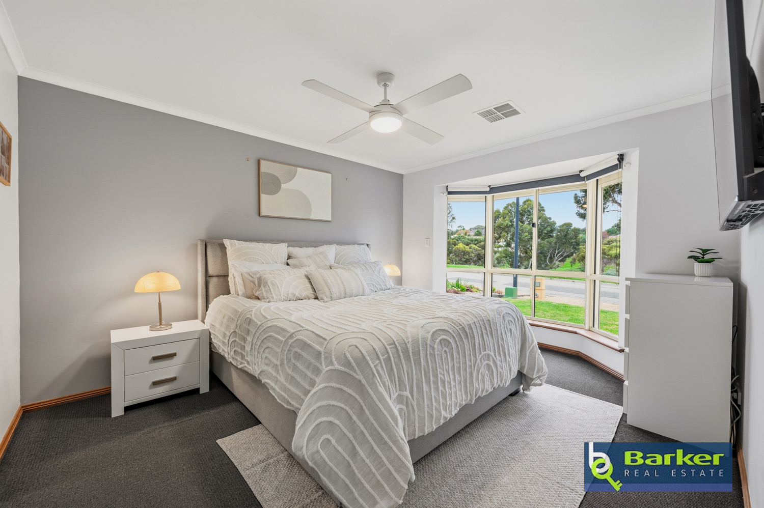 18 CHRISTINE CIRCUIT, Craigmore SA 5114 - Image 4