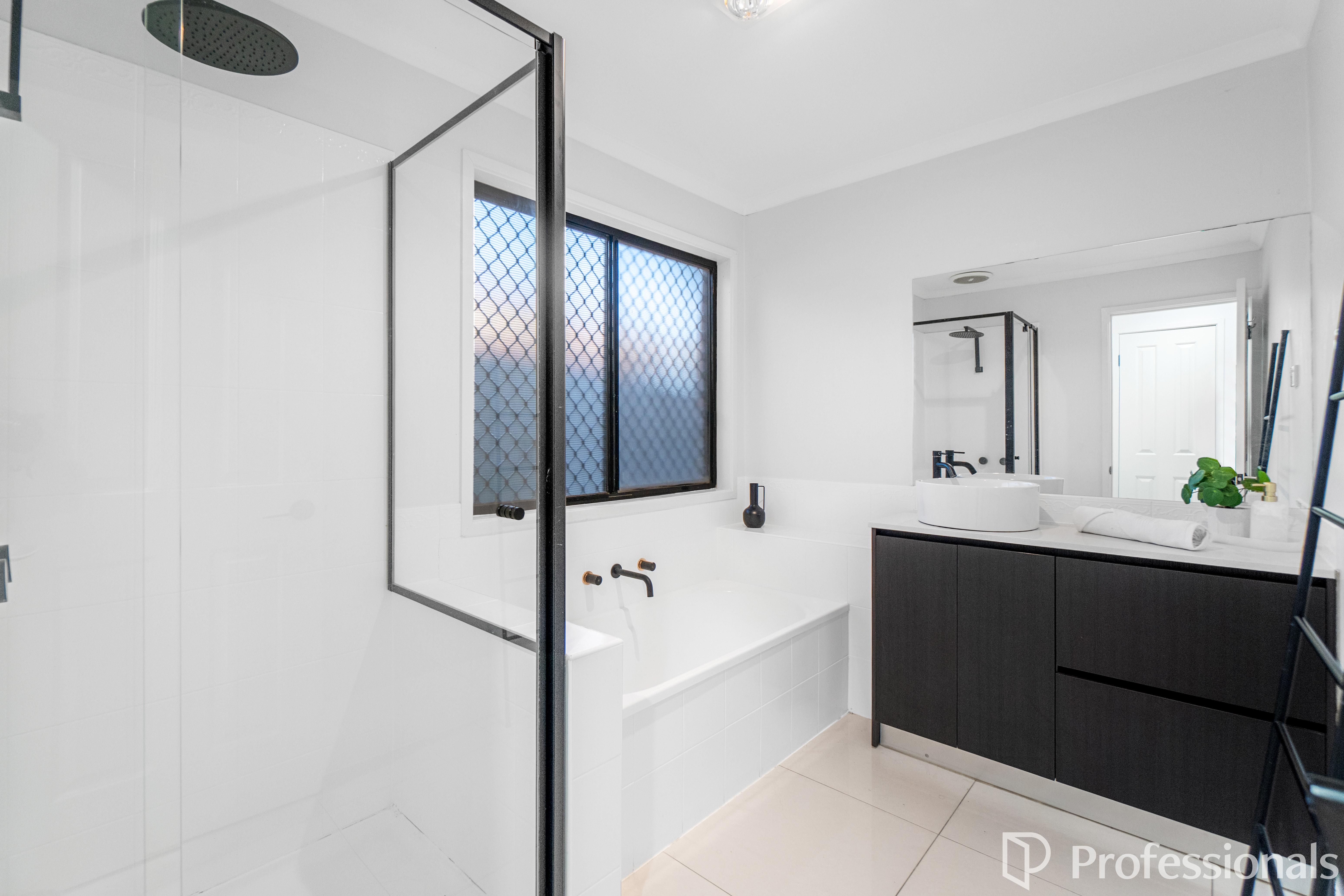 6 NEWHAVEN WAY, Cairnlea VIC 3023 - Image 1
