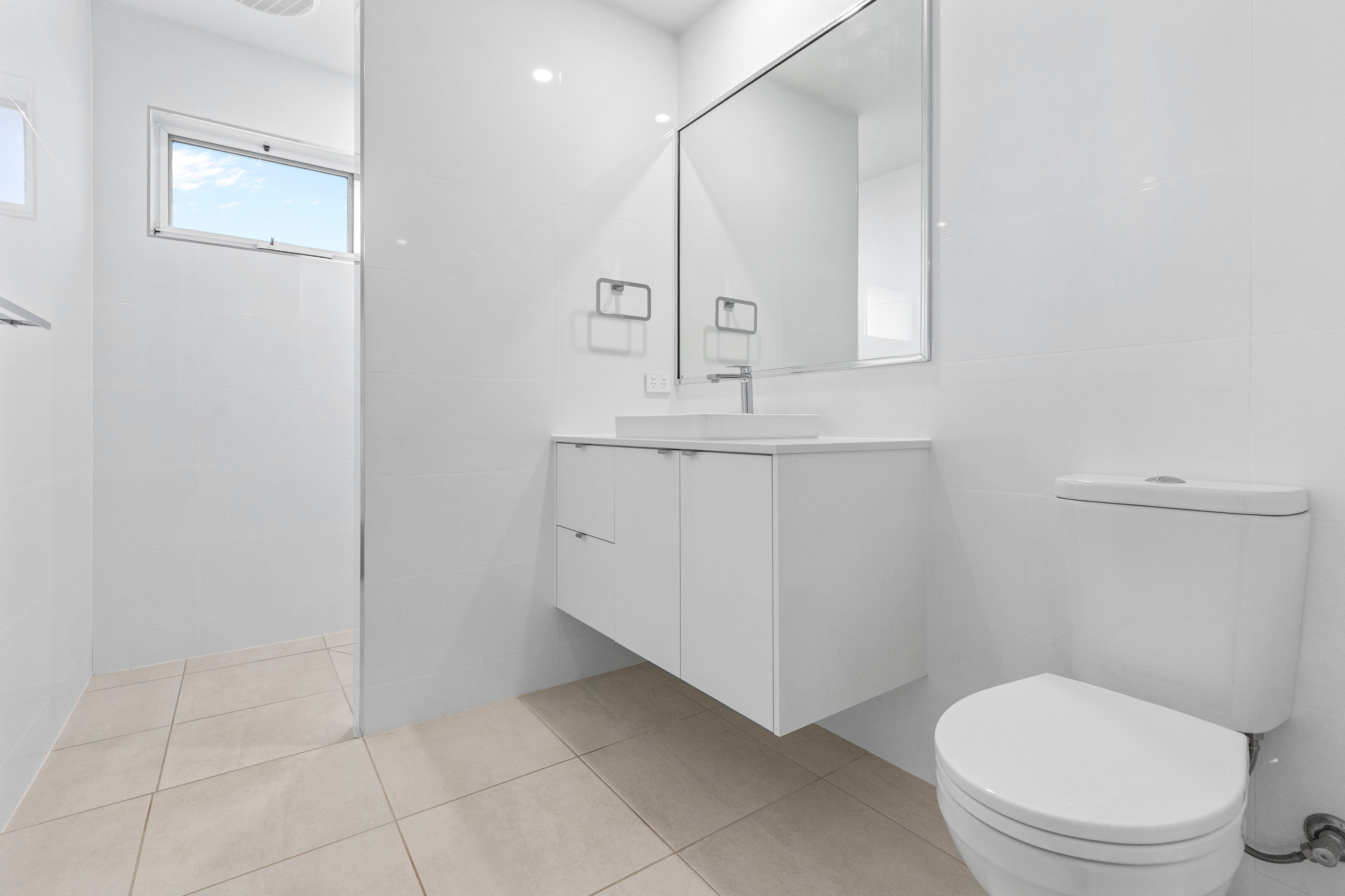 3-bedroom unit at 8 Billabong Crescent, Gobbagombalin, NSW 2650, Wagga Wagga, New South Wales