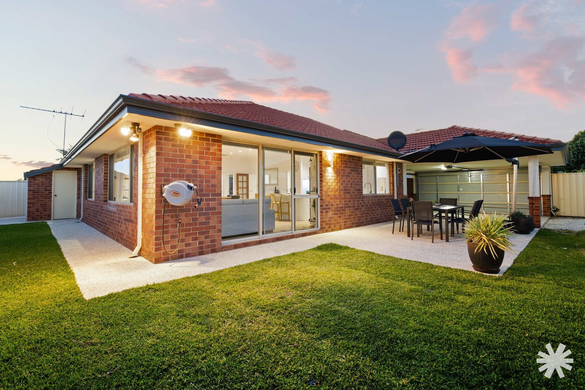 2/68 Edgecumbe Street, Como, WA 6152 - Image 1