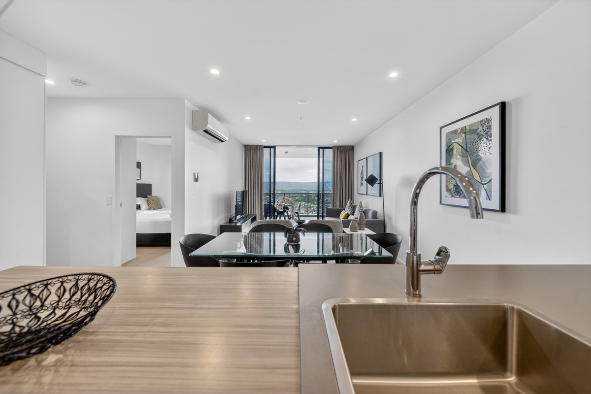 169/31 Queensland Avenue, Broadbeach, Qld, 4218 - Image 6