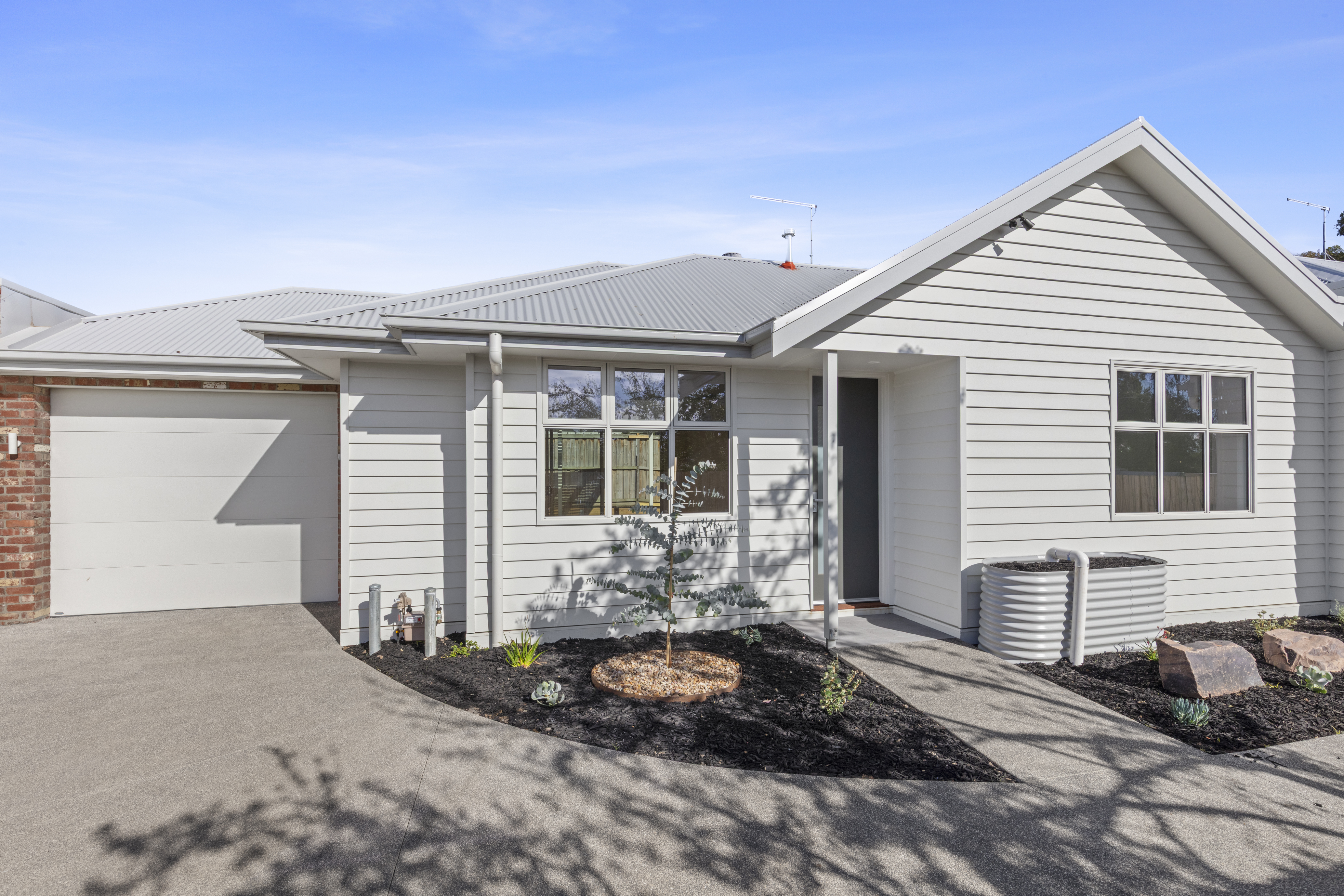2-bedroom unit at 2/156 Ballarat Road, Hamlyn Heights, VIC 3215, Greater Geelong, Victoria