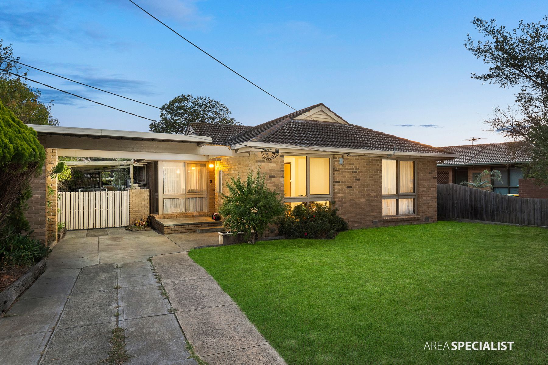 8 HAFEY CRESCENT, Hoppers Crossing VIC 3029 - Image 1