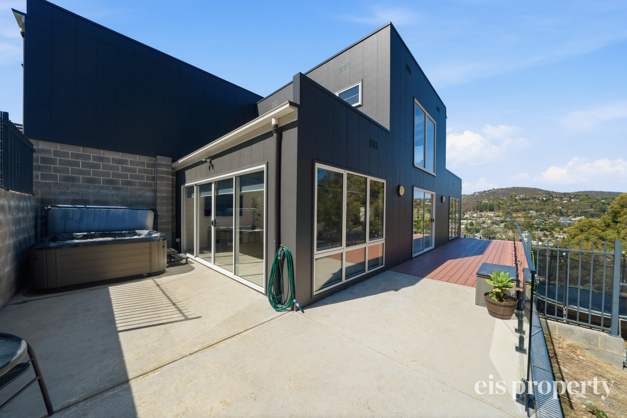 11 HUTCHINSON PLACE, West Hobart TAS 7000 - Image 1
