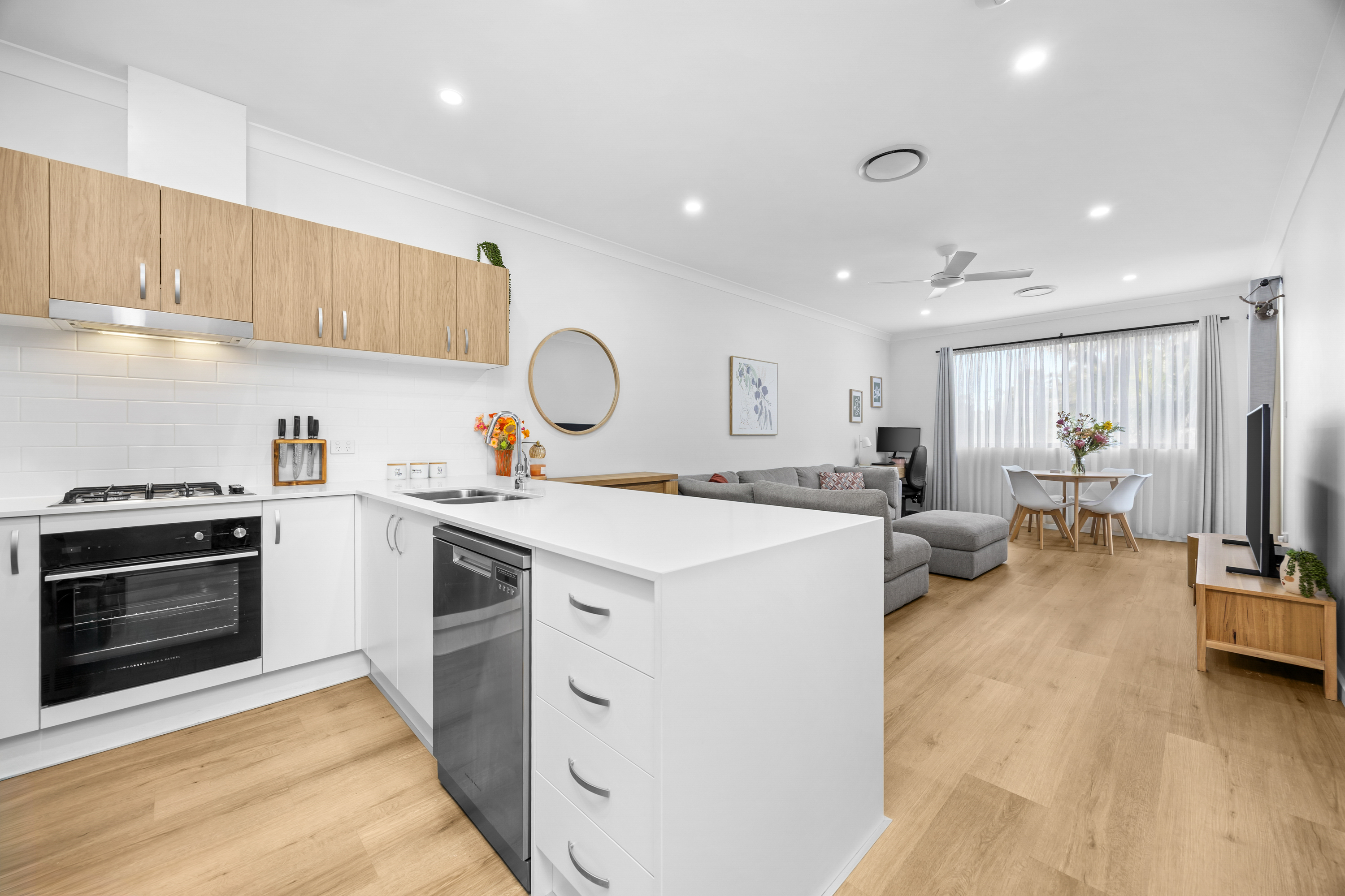 102 51 KING STREET, WARNERS BAY NSW 2282 - Image 5
