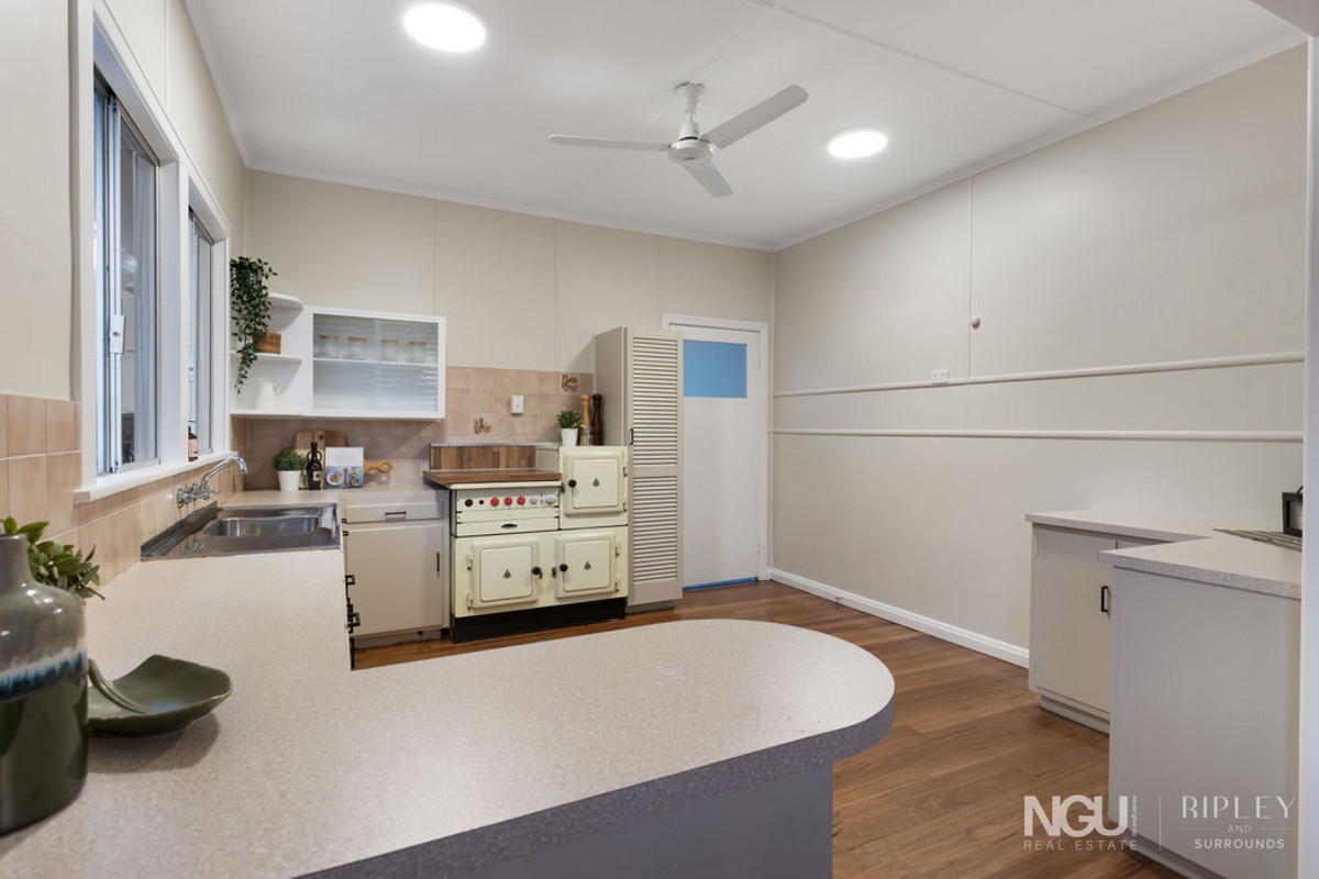 24 CROWN STREET, Silkstone QLD 4304 - Image 10