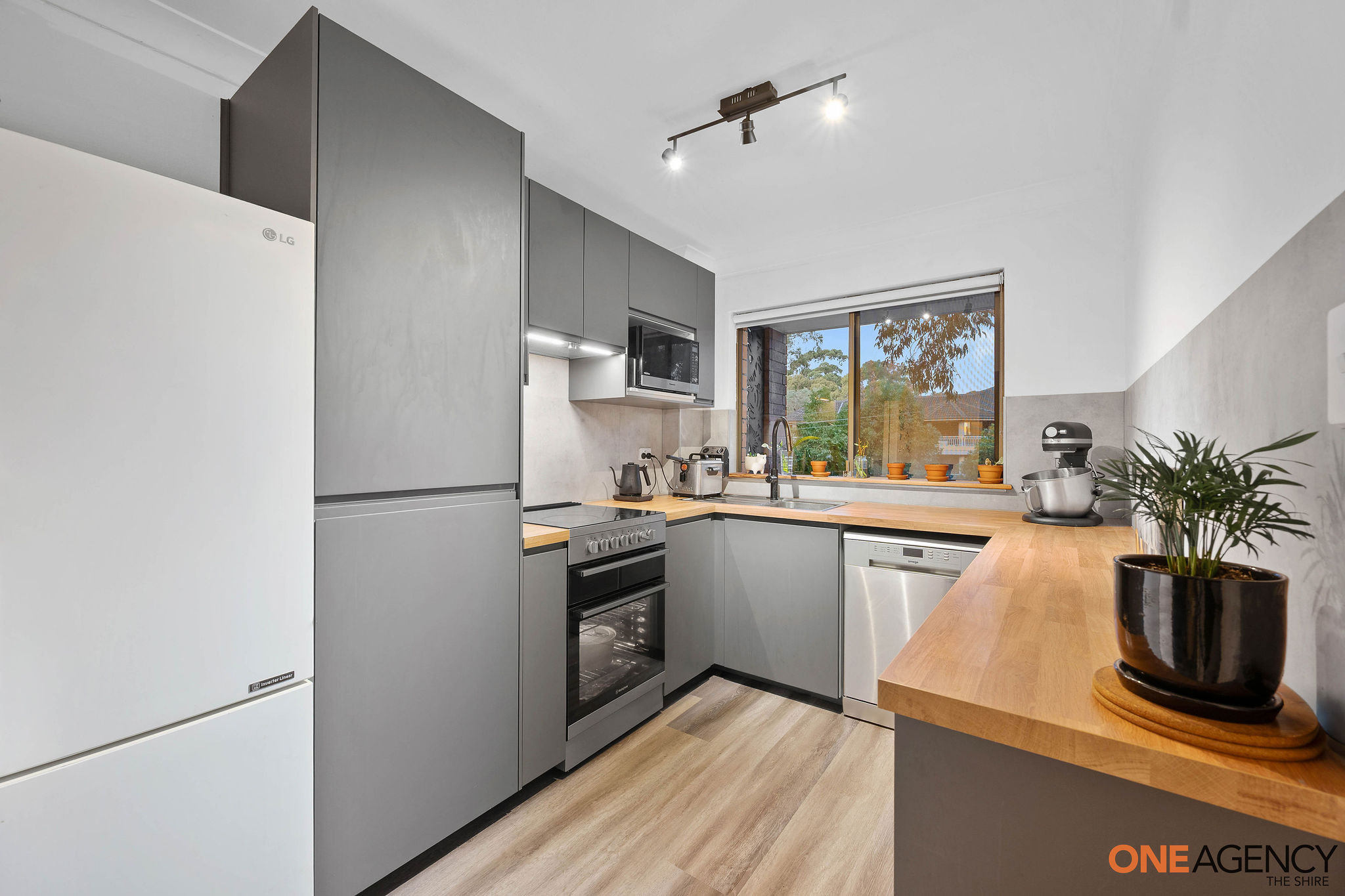 WINDSOR GARDENS 5 63-69 AUBURN STREET, SUTHERLAND NSW 2232 - Image 4