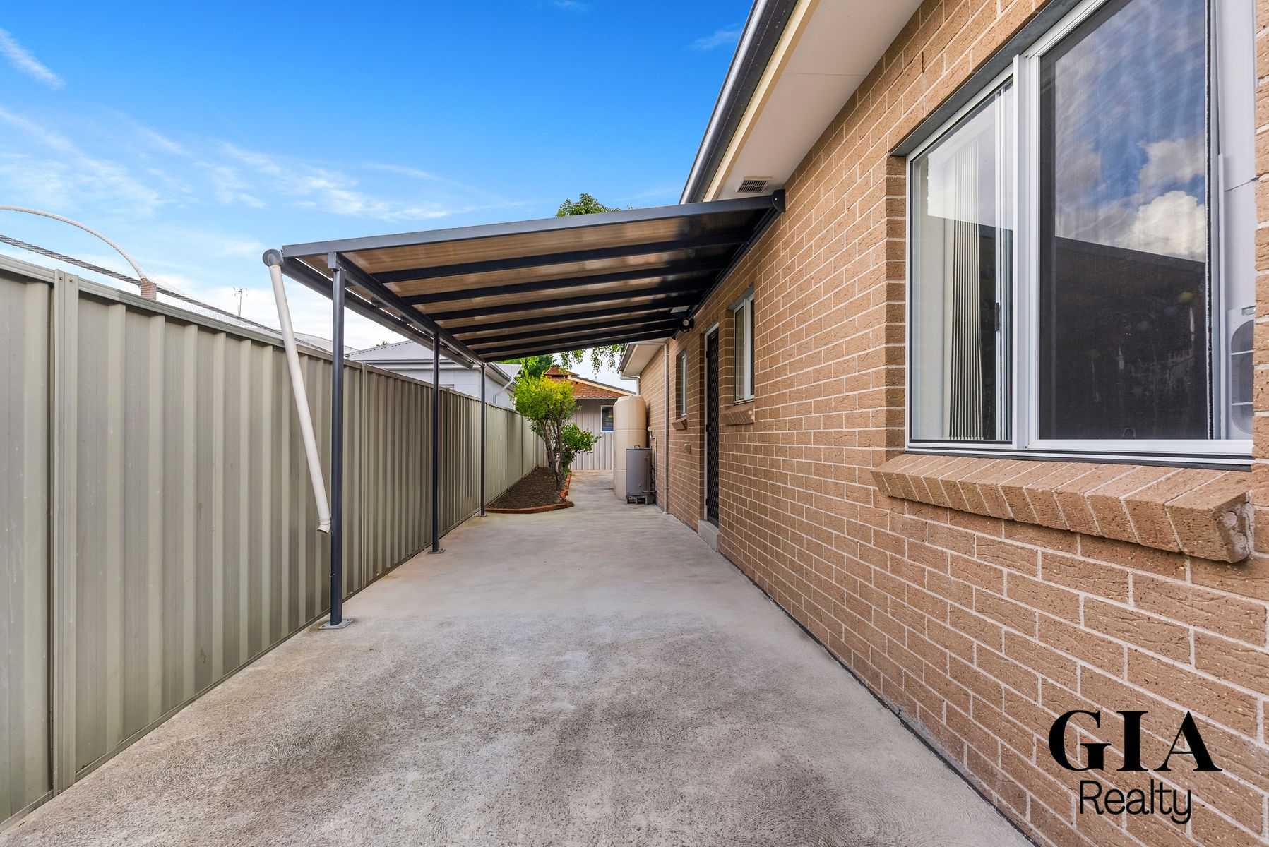 5-bedroom house at 12 Kimberley Crescent, Fairfield West, NSW 2165, Fairfield, New South Wales