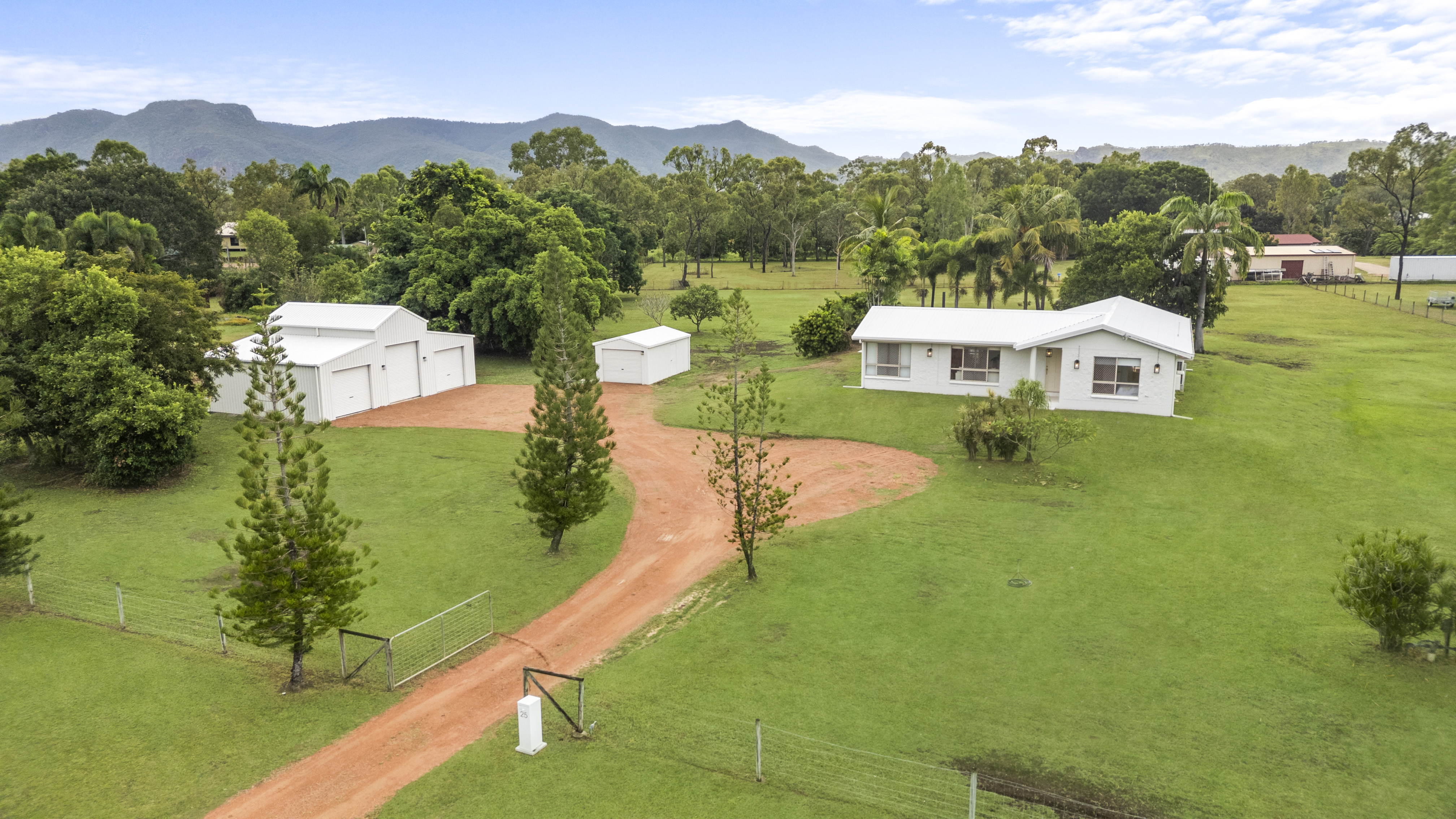 25 MELROSE CRESCENT, Kelso QLD 4815 - Image 1