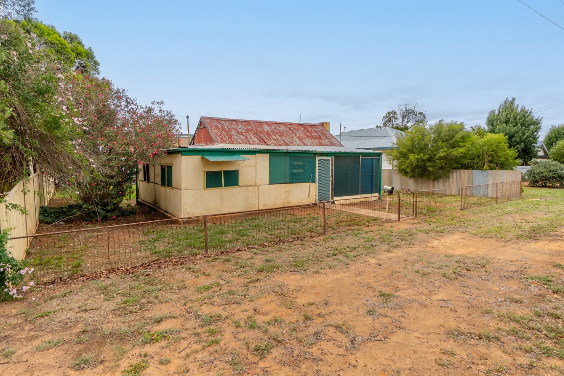 2-bedroom house at 127 TWYNAM STREET, Temora NSW 2666, Temora, New South Wales