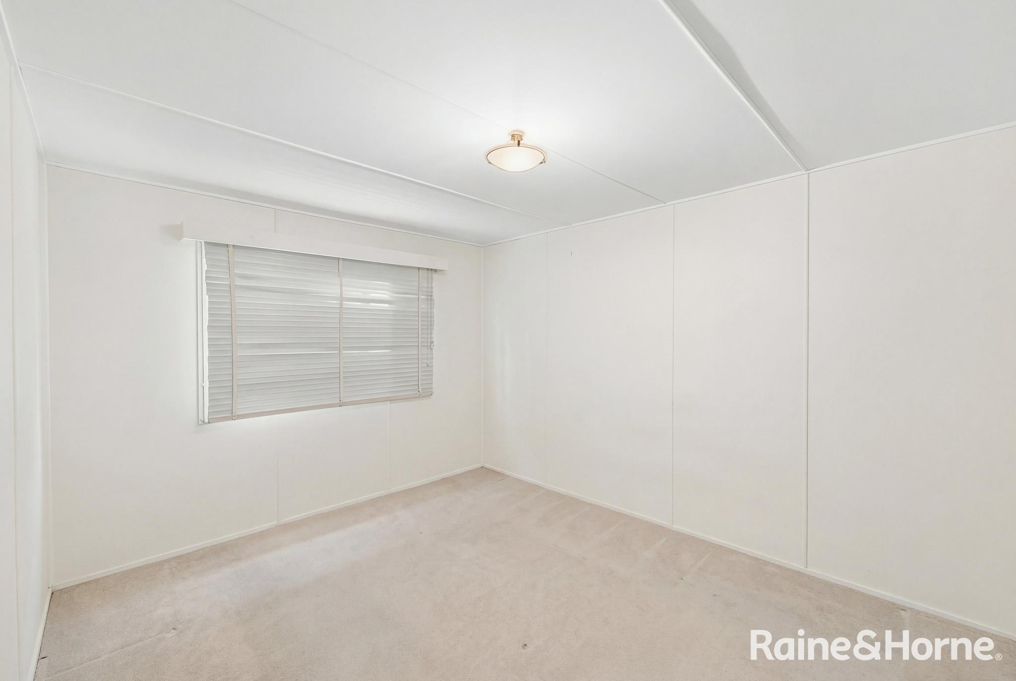 27 HUNTER STREET, West Gladstone QLD 4680 - Image 8