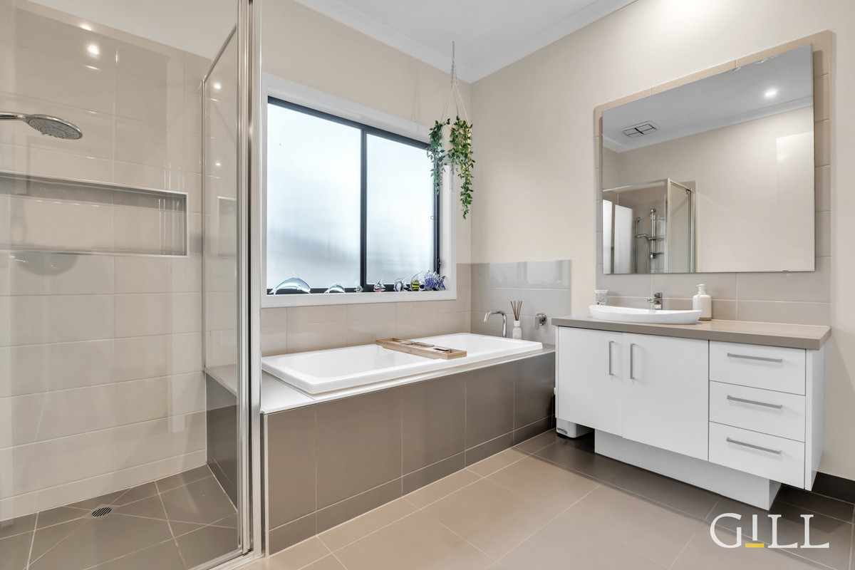 18 BRANGUS AVENUE, Narre Warren South VIC 3805 - Image 2