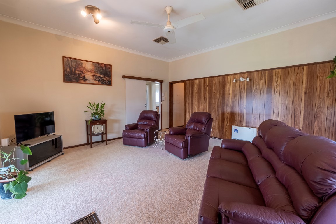 153 TWYNAM STREET, Temora NSW 2666 - Image 3
