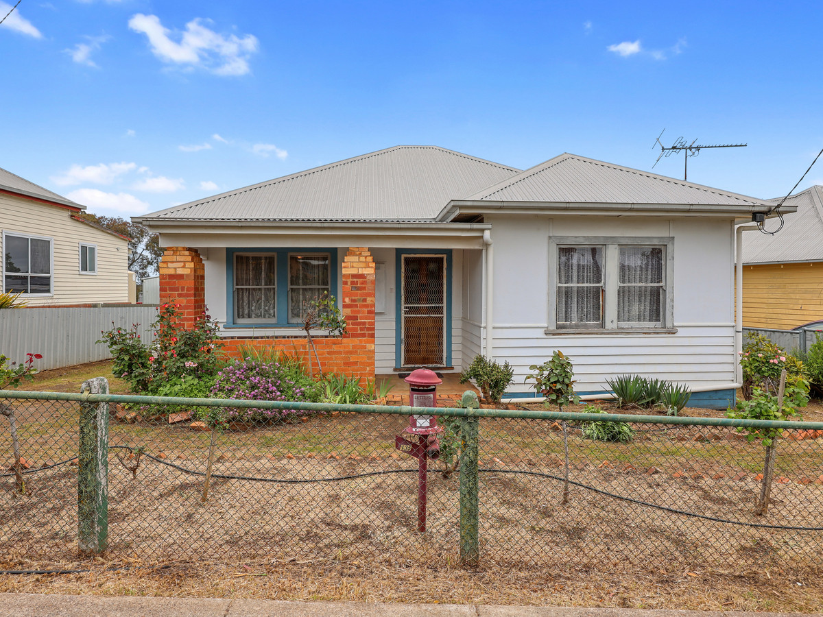 3-bedroom house at 135 Coleraine Road, Hamilton, VIC 3300, Southern Grampians, Victoria
