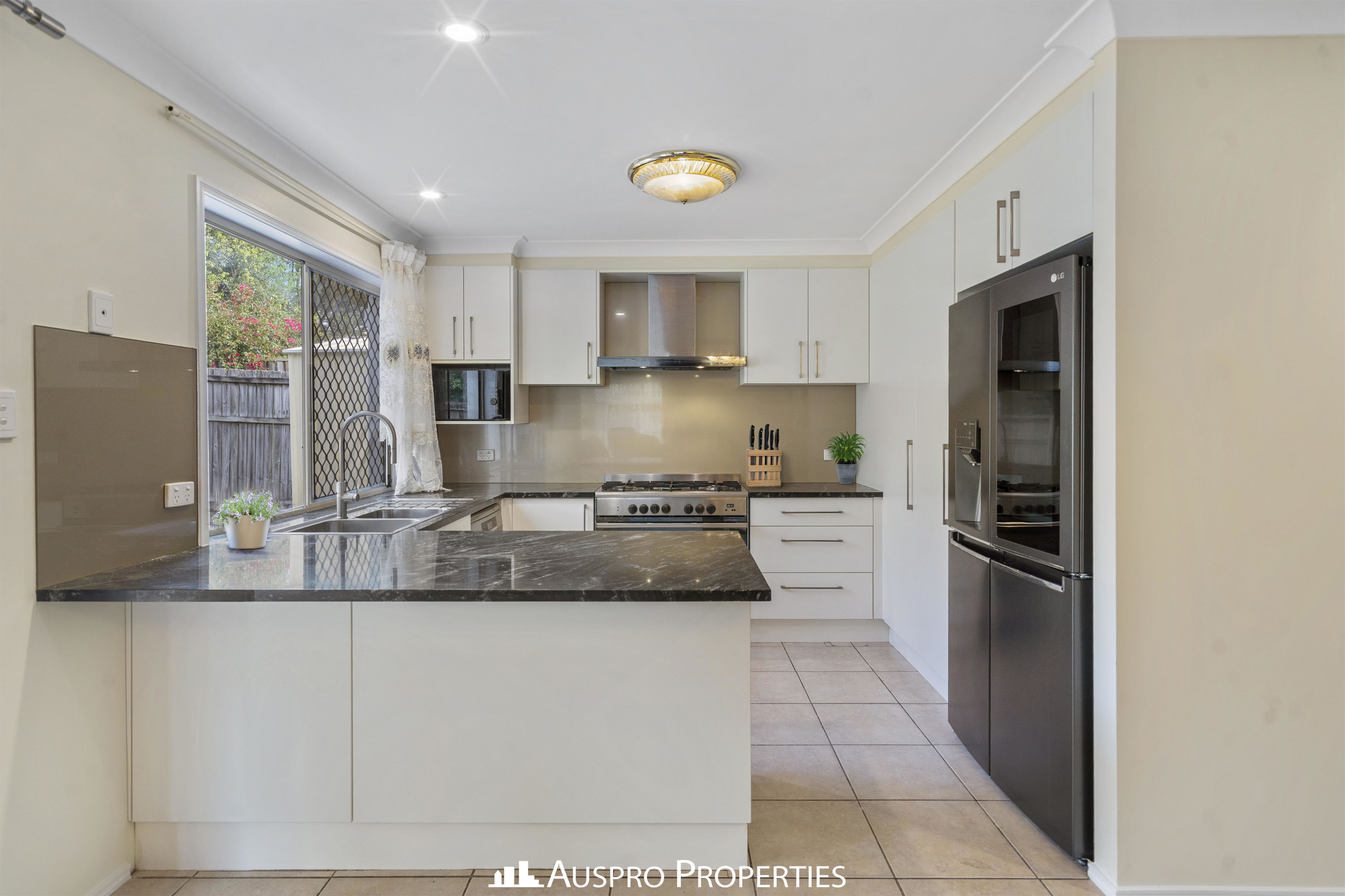 18 VAUCLUSE PLACE, Mansfield QLD 4122 - Image 2