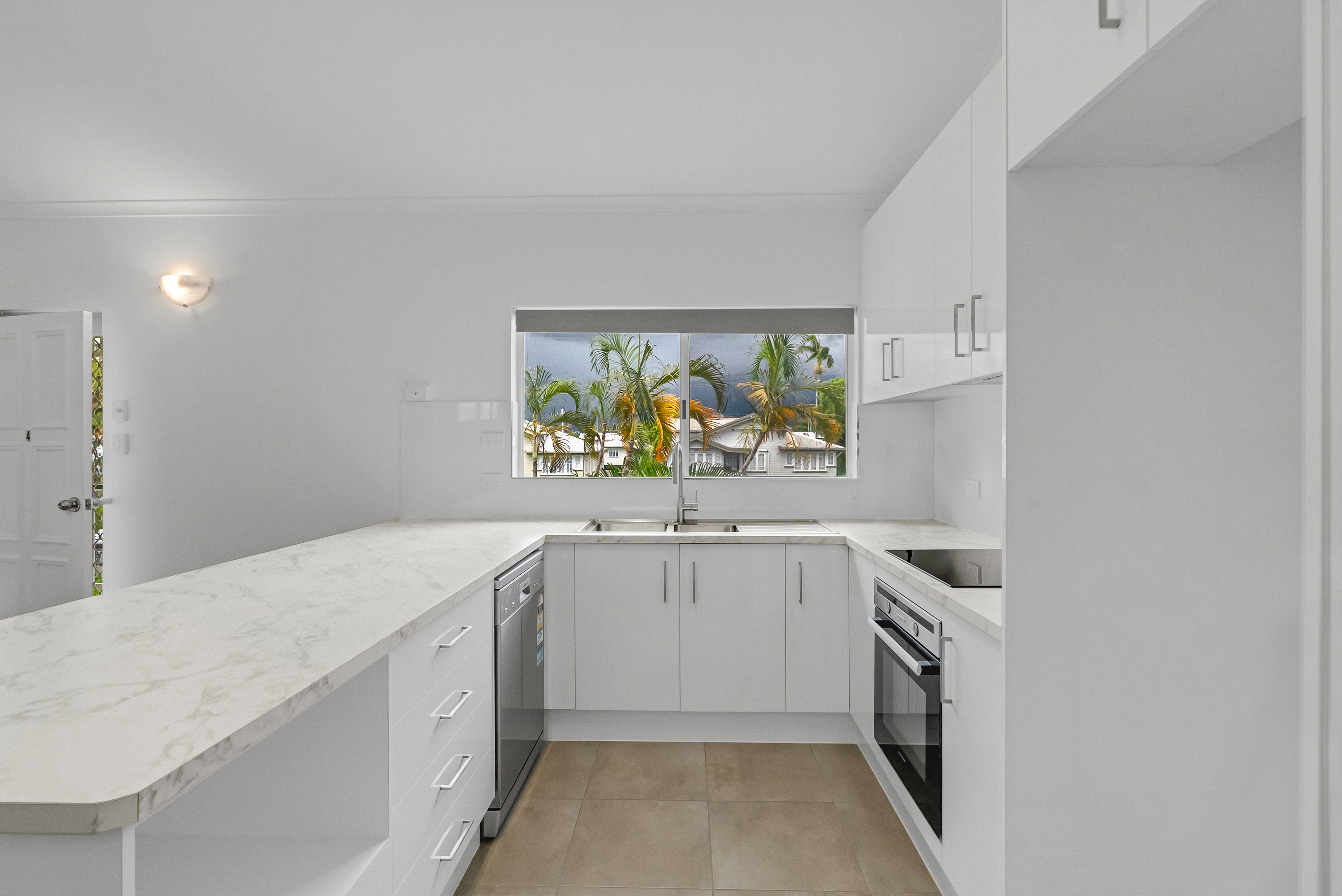 4/18-20 Rose Street, Westcourt, QLD 4870 - Image 3