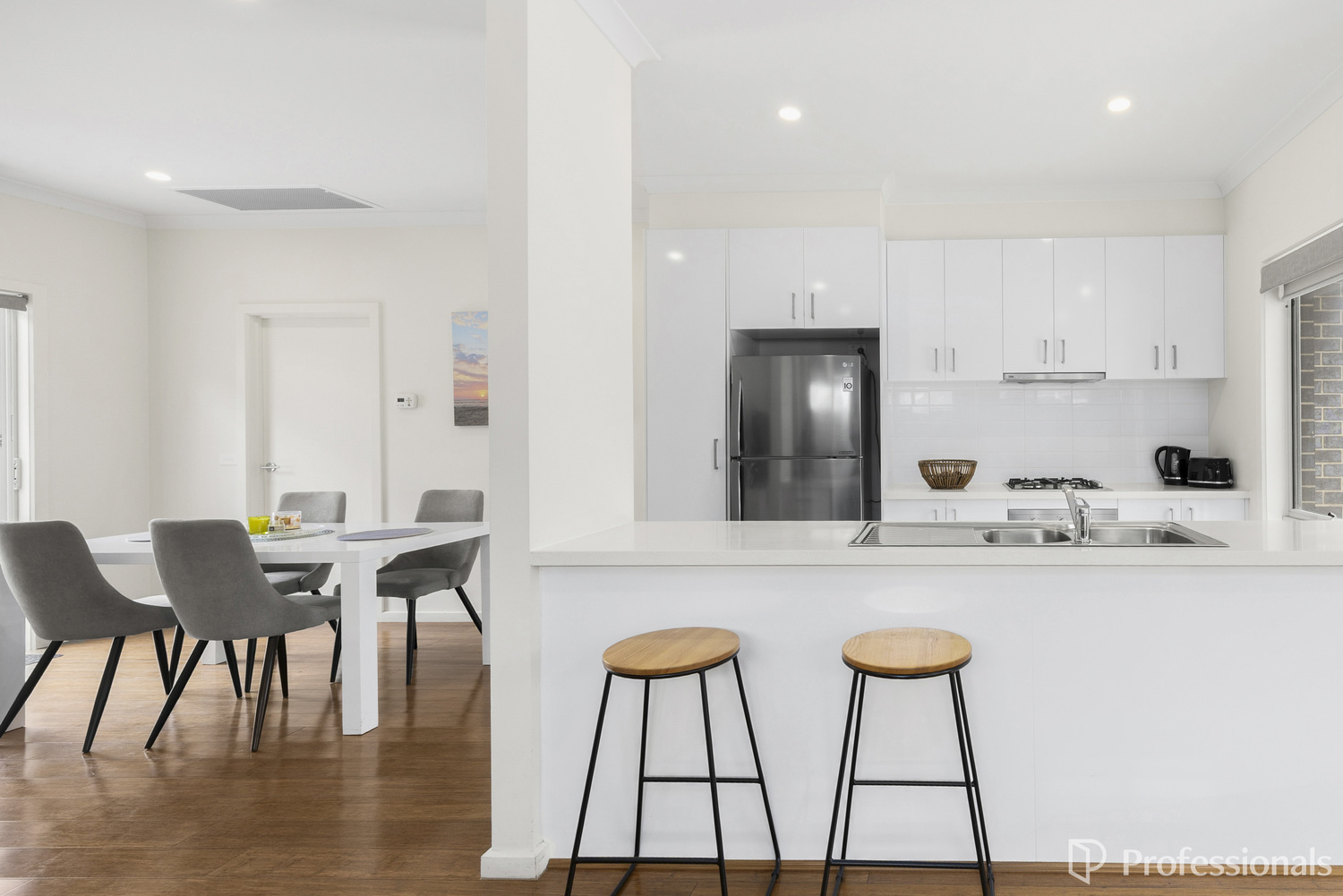 15 Kangaroo Paw Court, Taylors Lakes, Vic, 3038 - Image 2