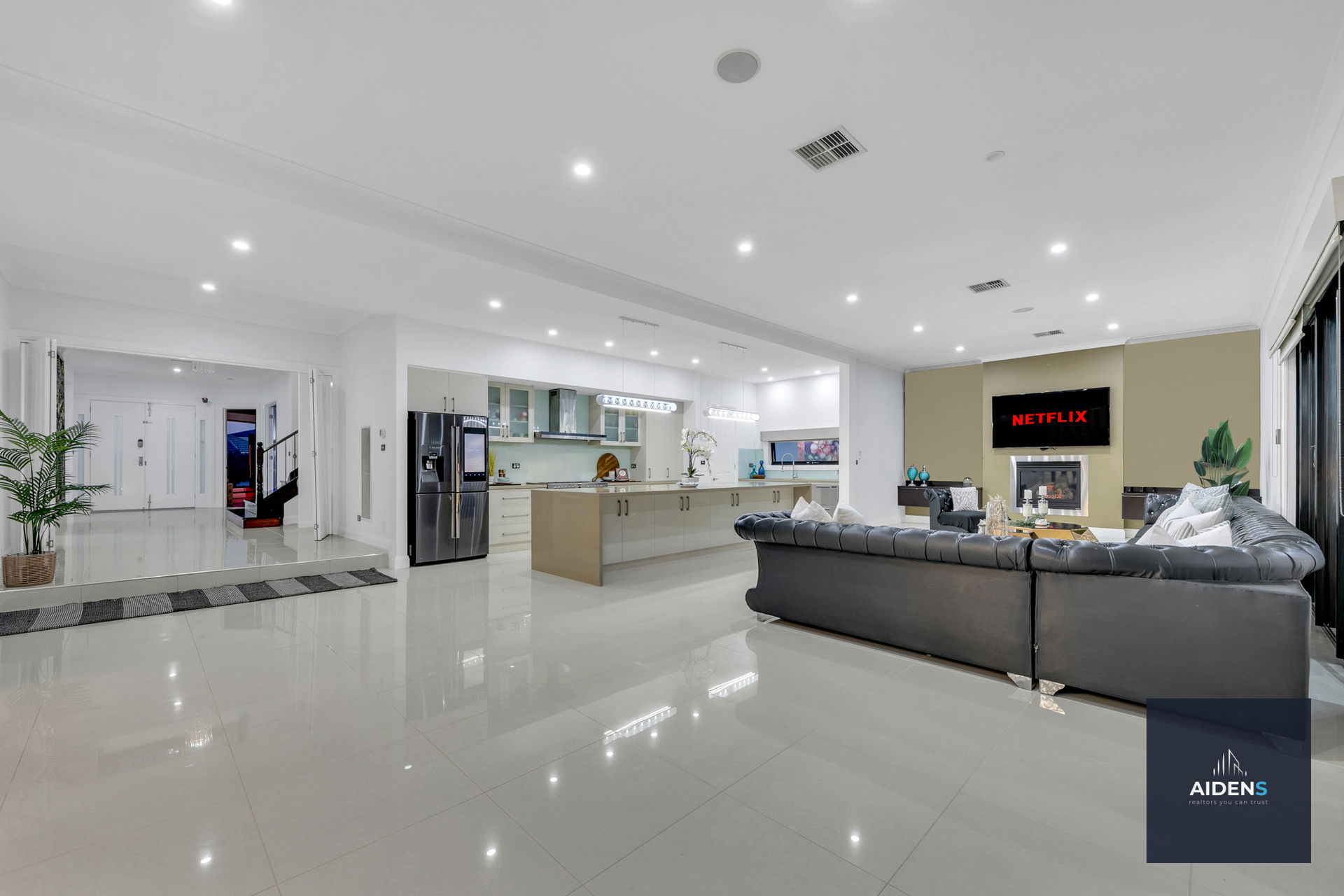 8 HANSON COURT, Taylors Lakes VIC 3038 - Image 1