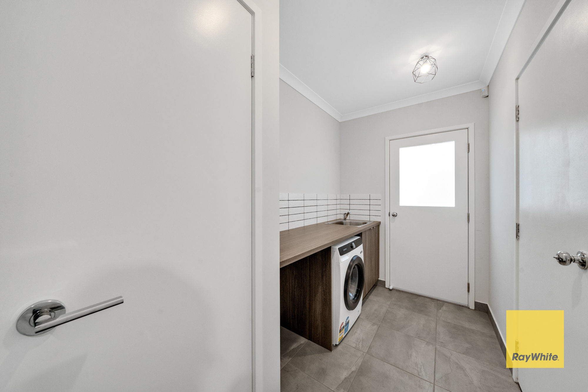 21 Semblance Drive, Tarneit, VIC 3029 - Image 3