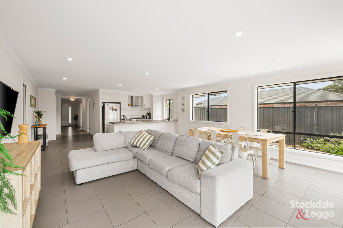 7 Currawong Close, Cowes, VIC 3922 - Image 1