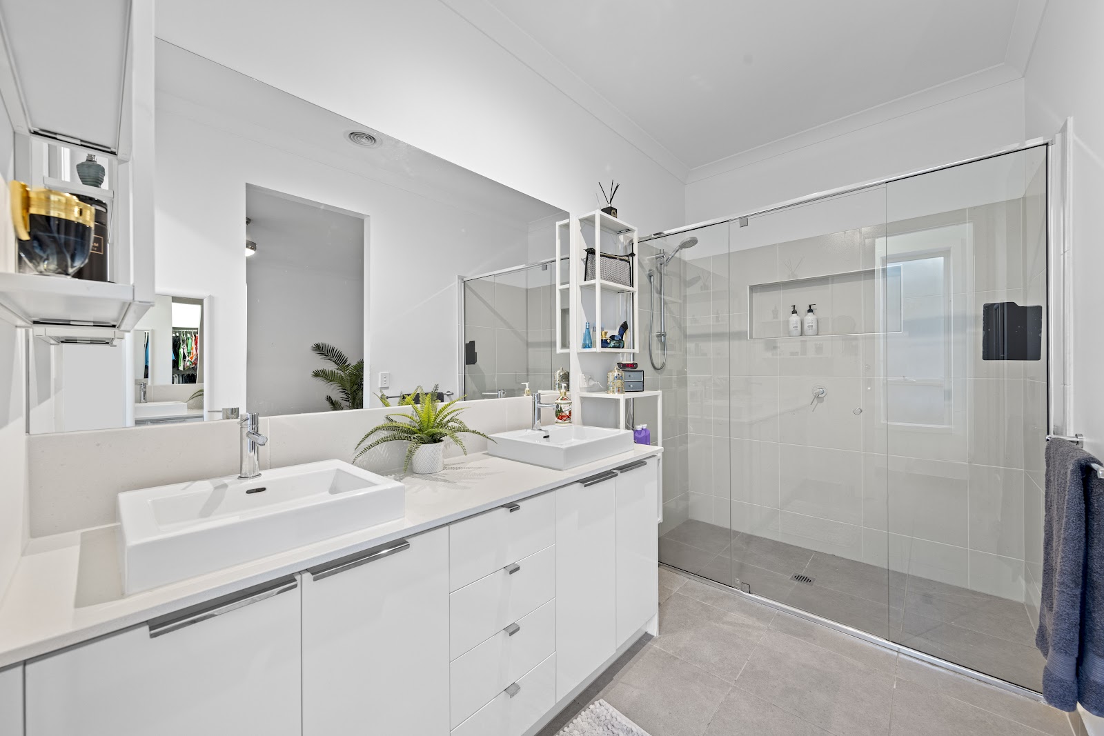 8 Sugarloaf Grove, Werribee, VIC 3030 - Image 8