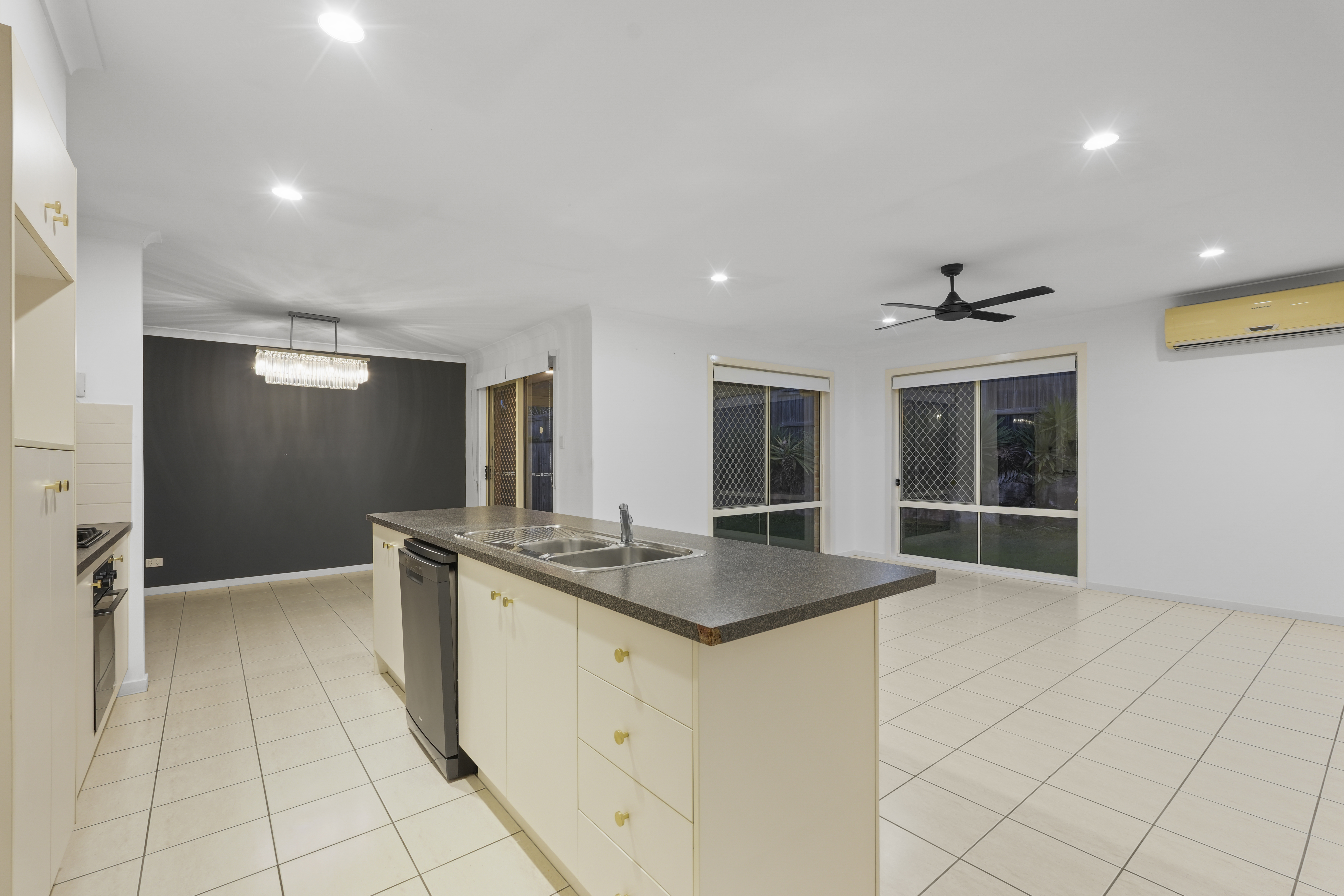 36 Wyndham Circuit, Holmview, QLD 4207 - Image 4