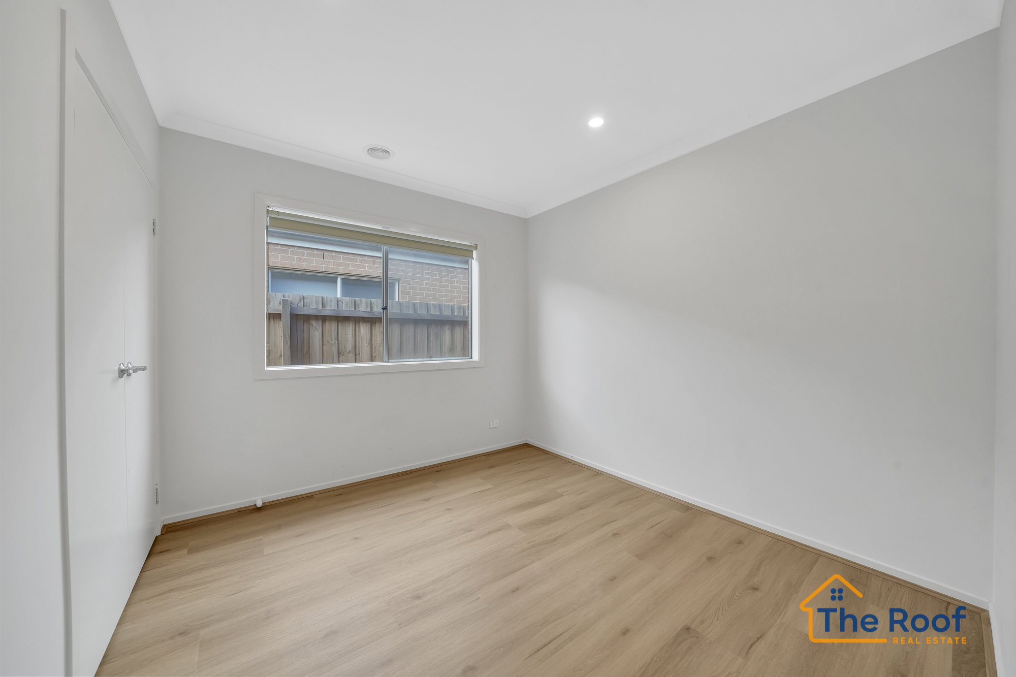 10 YEOMAN STREET, Melton South VIC 3338 - Image 10
