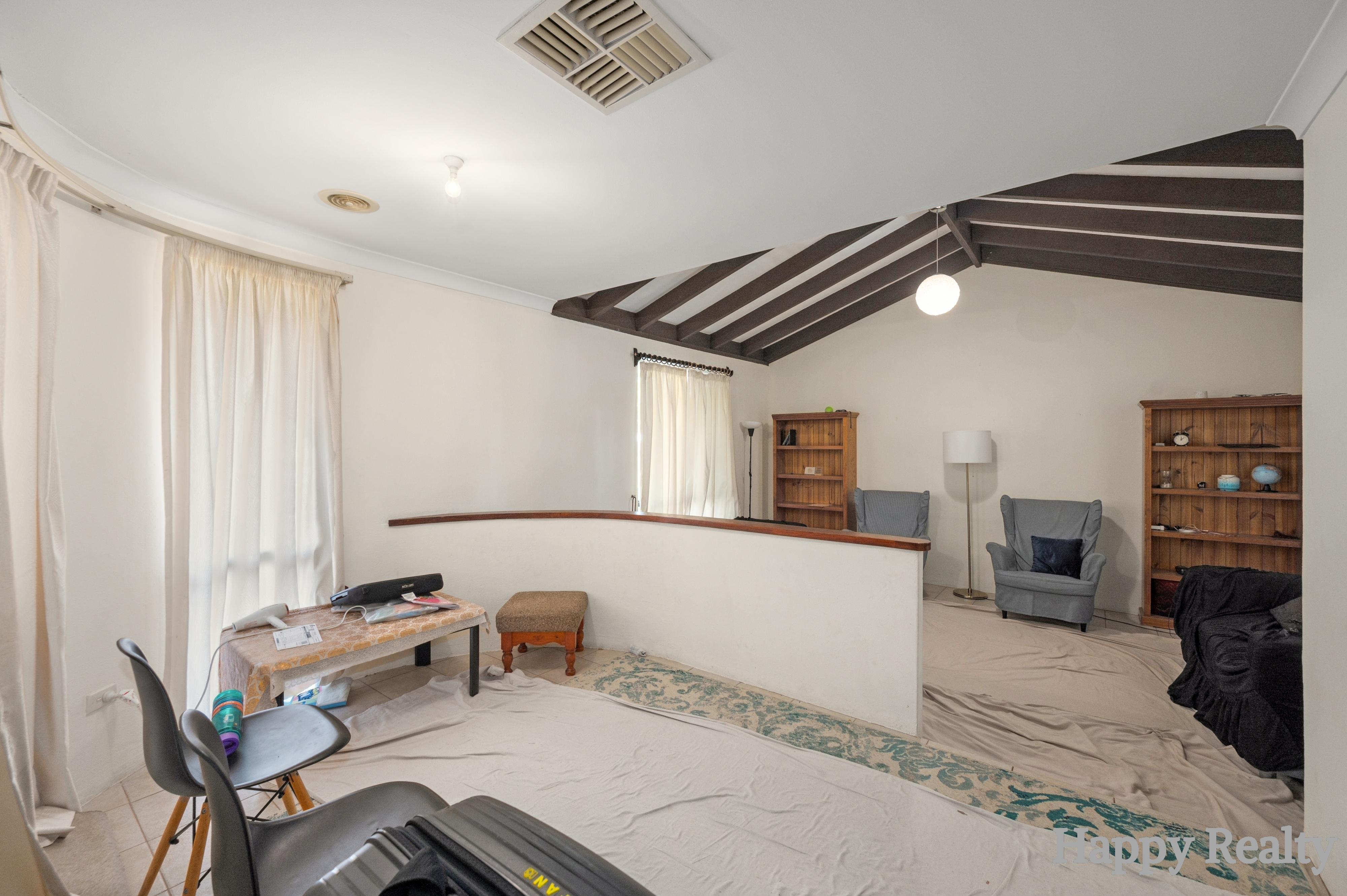 33 Forest Lakes Drive, Thornlie, WA 6108 - Image 3