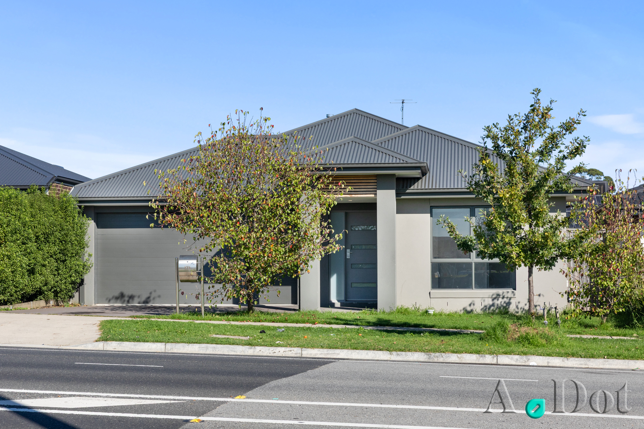 171 ELMSLIE DRIVE, Cranbourne East VIC 3977 - Image 1