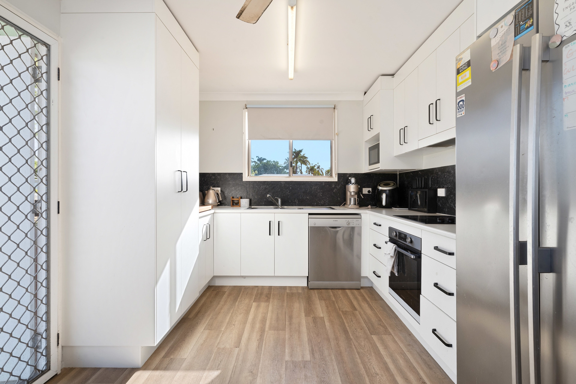 114 DONOVAN CRESCENT, Gracemere QLD 4702 - Image 2