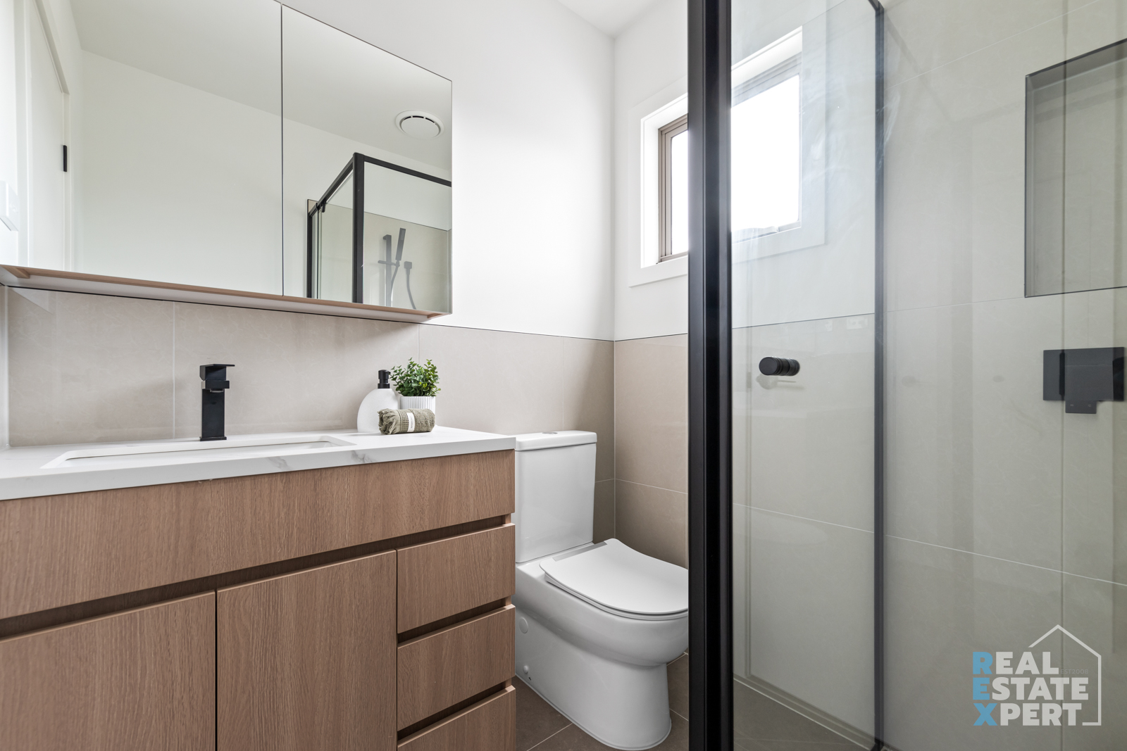 3-bedroom unit at 8 Tiger Way, Officer, VIC 3809, Cardinia, Victoria