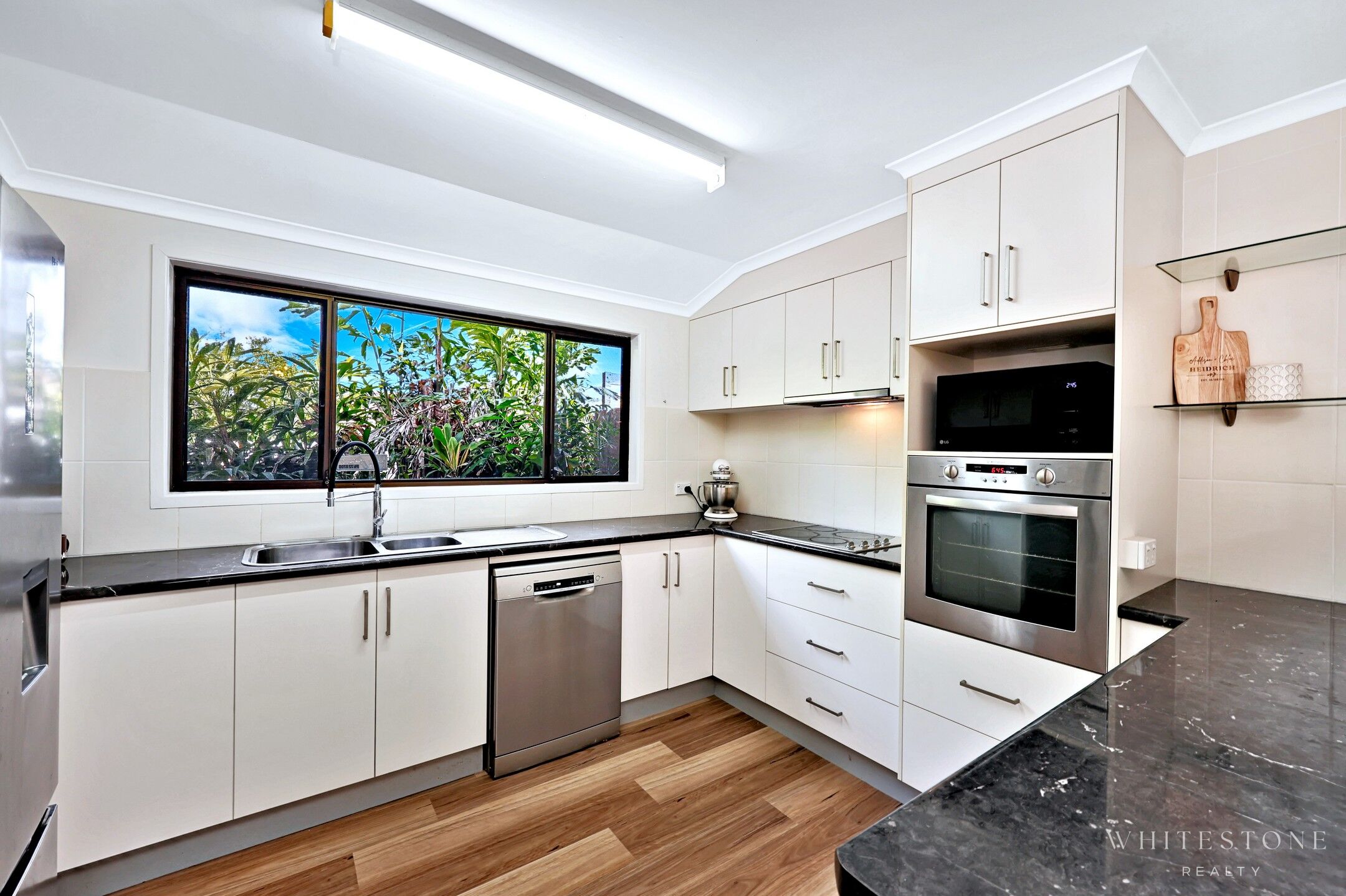 28 AVENELL STREET, Avenell Heights QLD 4670 - Image 6
