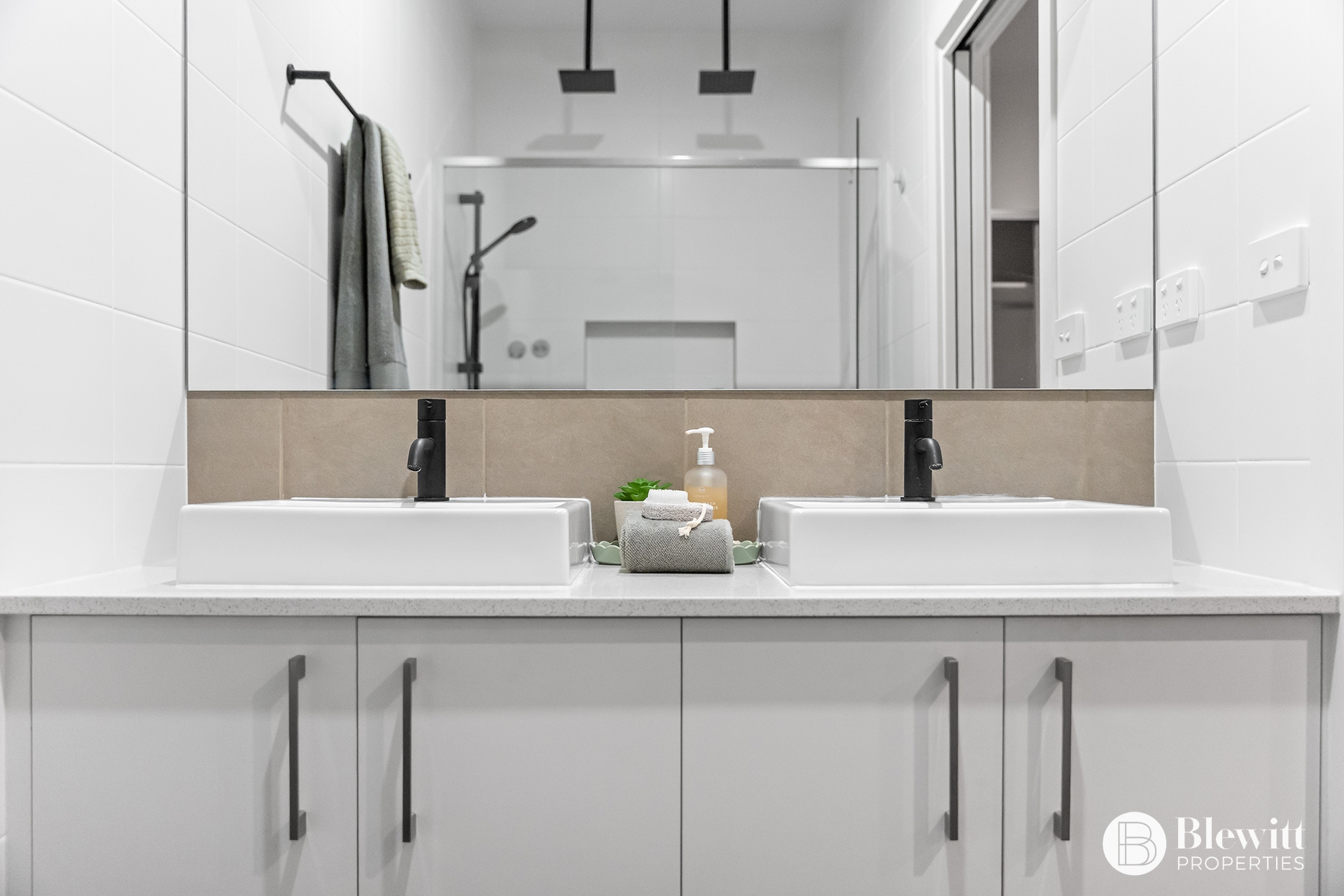 4-bedroom unit at UNIT 3 AVANI 1 ROWLAND REES CRESCENT, Greenway ACT 2900, Unincorporated Act, Australian Capital Territory