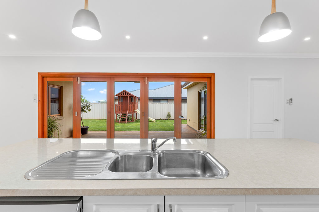 40 Lawrie Street, Tumby Bay, SA 5605 - Image 2
