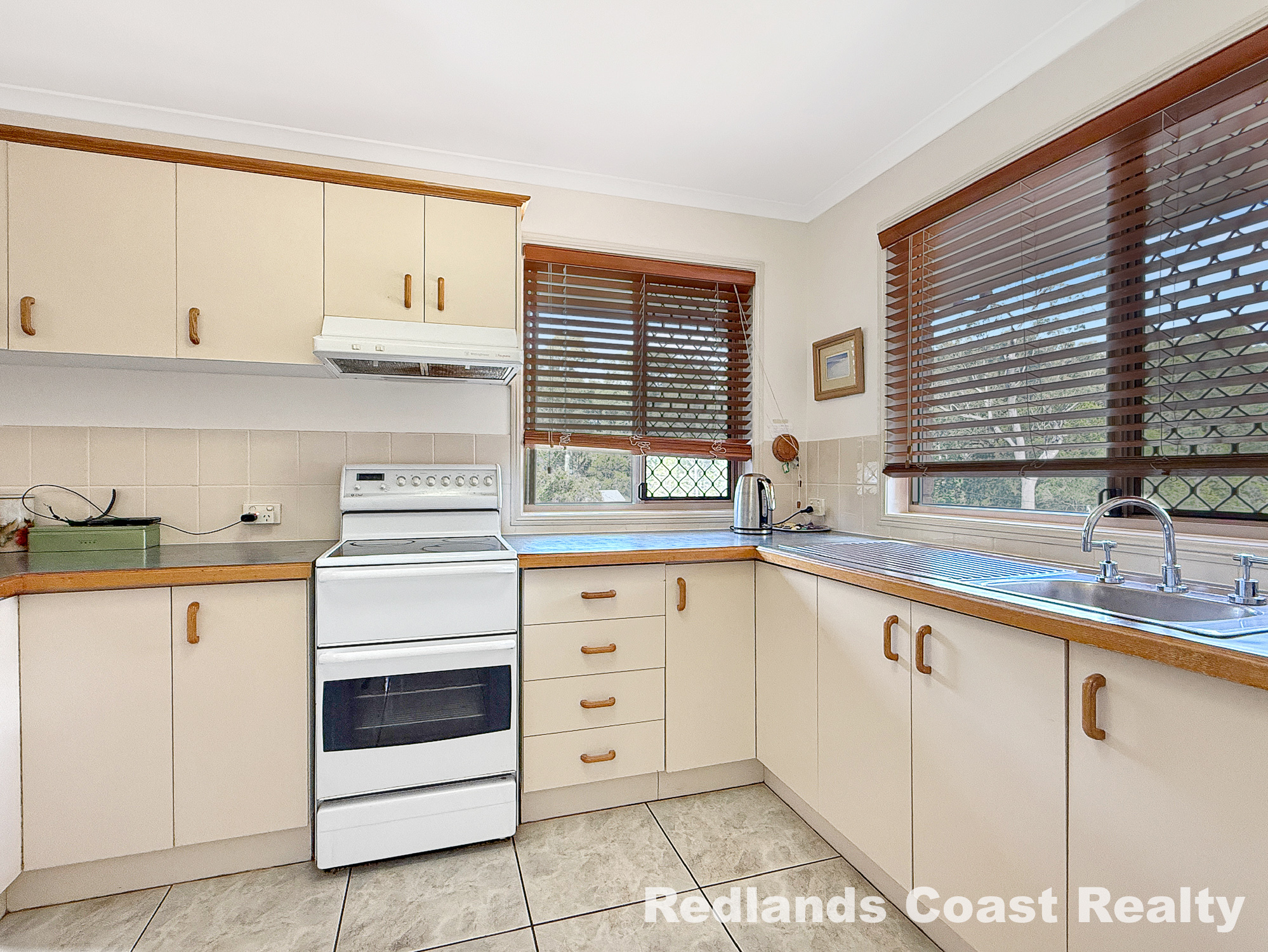 24 Wyena Avenue, Lamb Island, QLD 4184 - Image 8