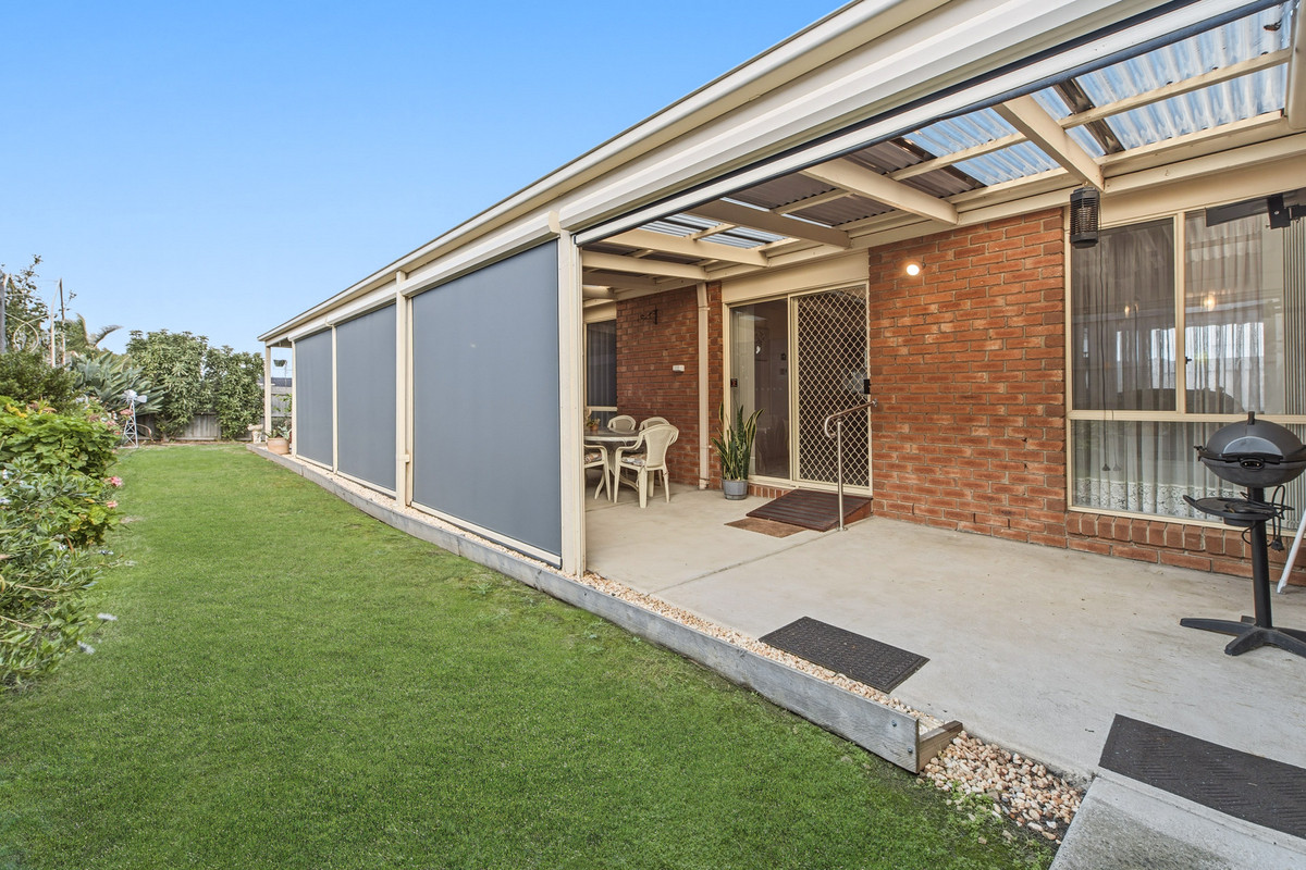 3-bedroom house at 34 Brentwood Drive, Cranbourne North, VIC 3977, Casey, Victoria