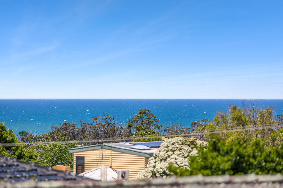 22 Gogoll Crescent, Torquay, VIC 3228 - Image 2